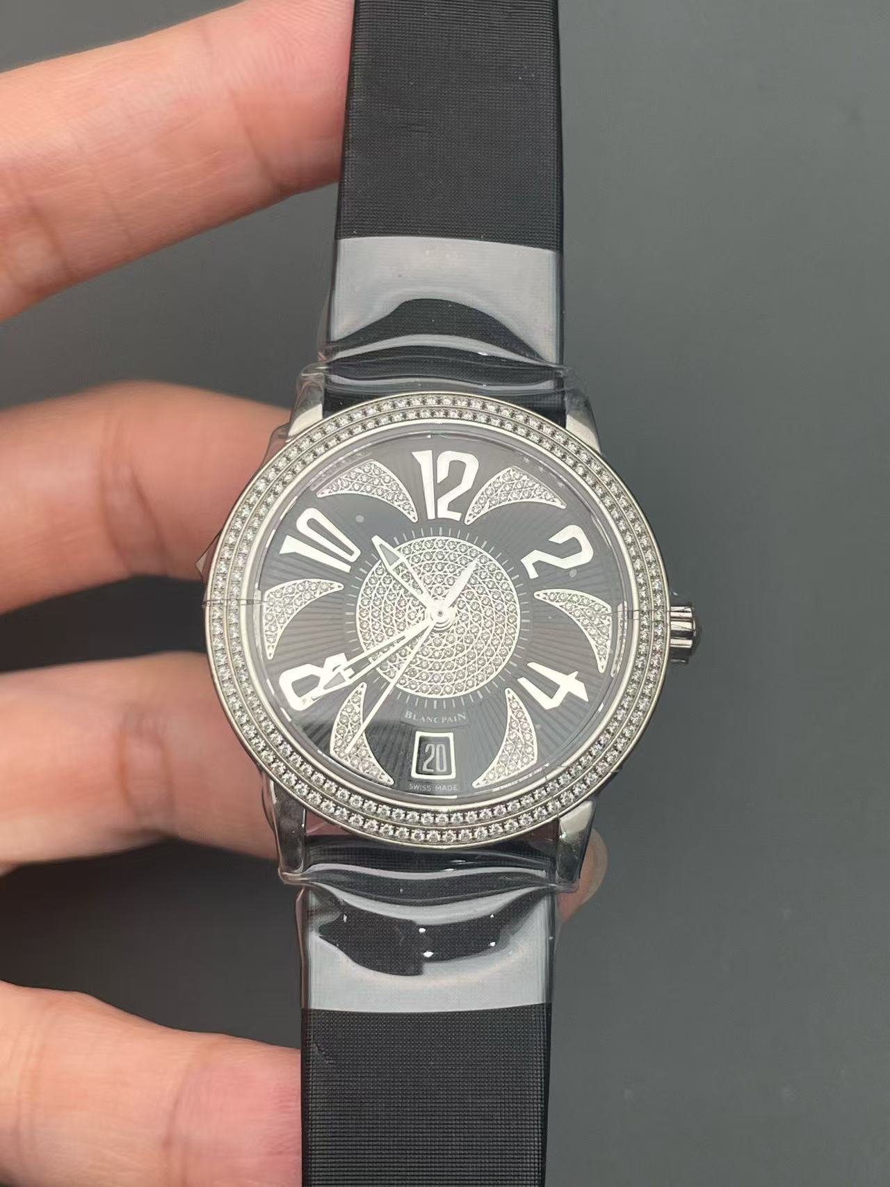 Blancpain 3300-3555-52B detail 1
