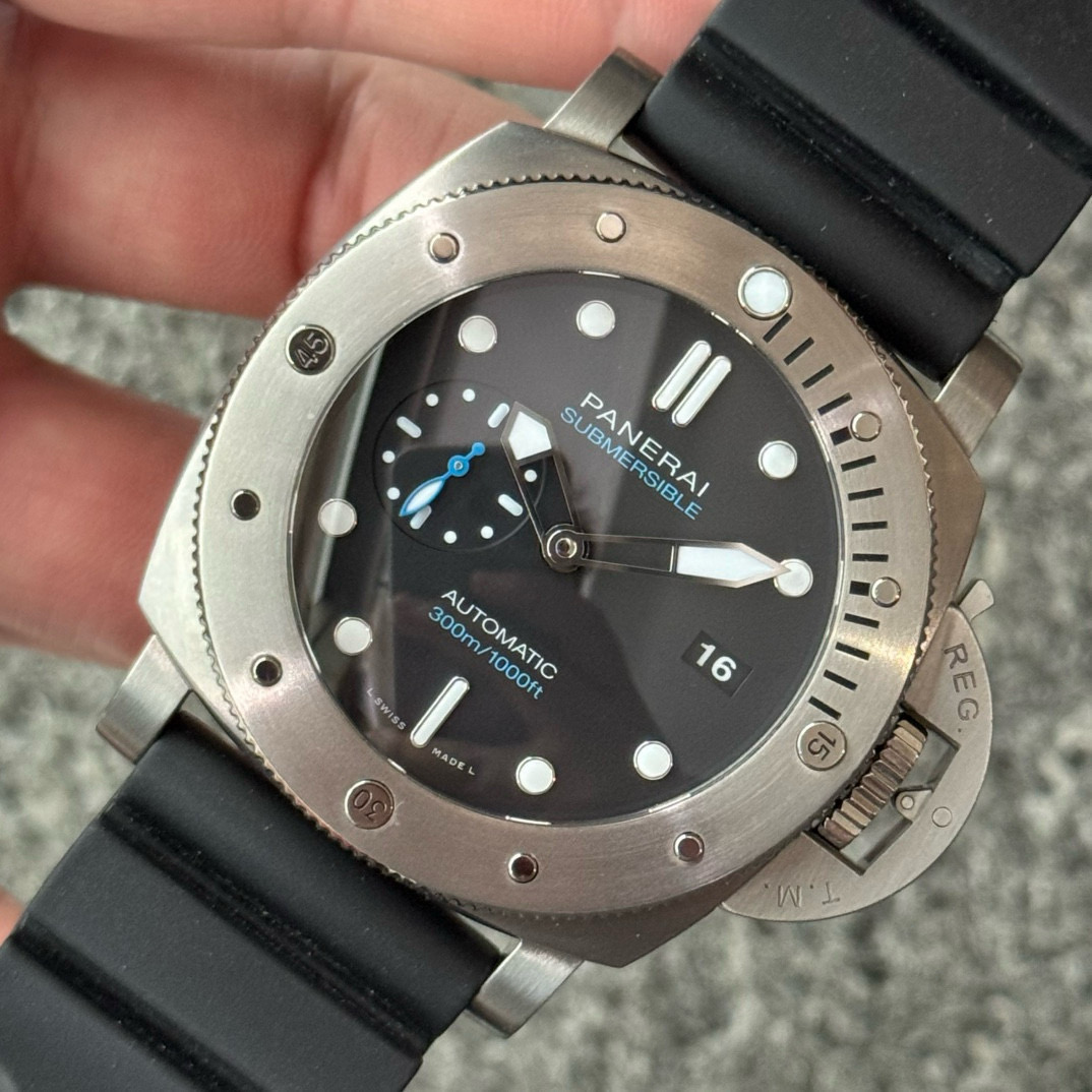 Panerai PAM02305 detail 7