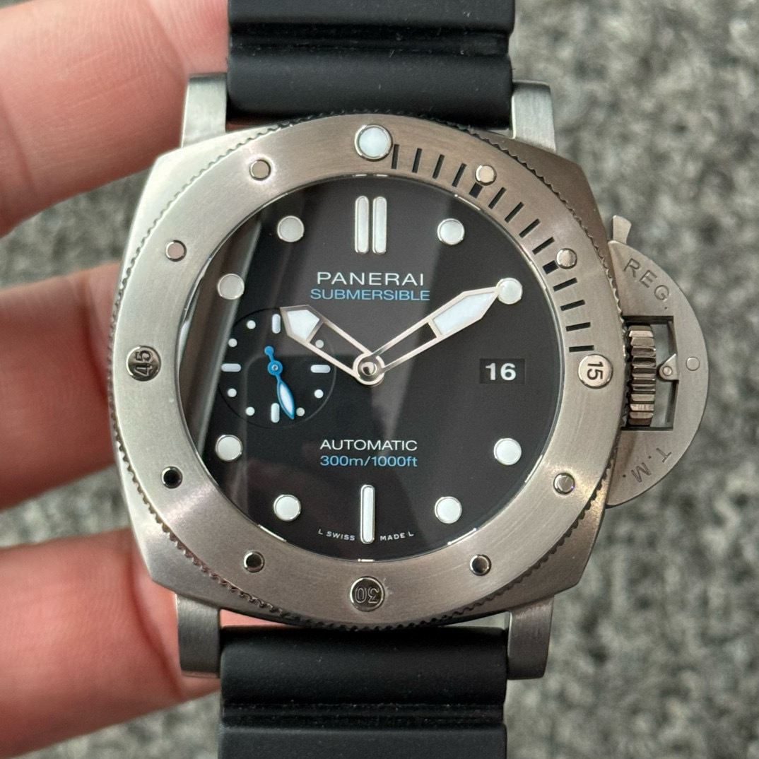 Panerai PAM02305 detail 5