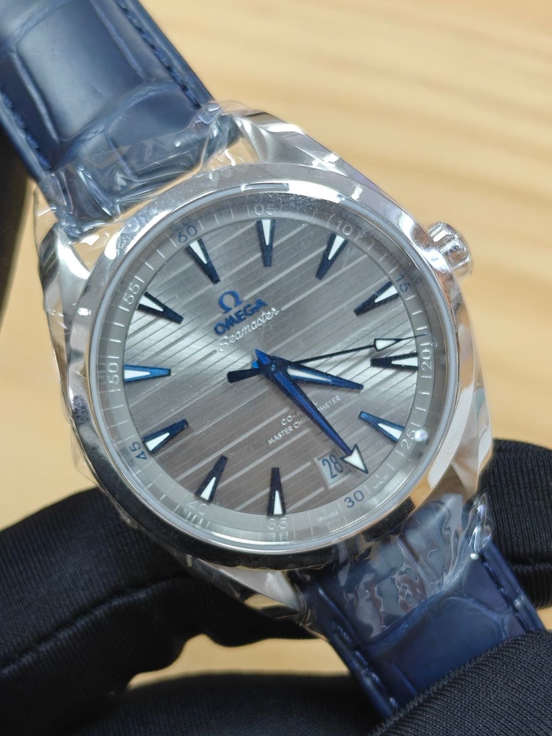 Omega 220.13.41.21.06.001 detail 1