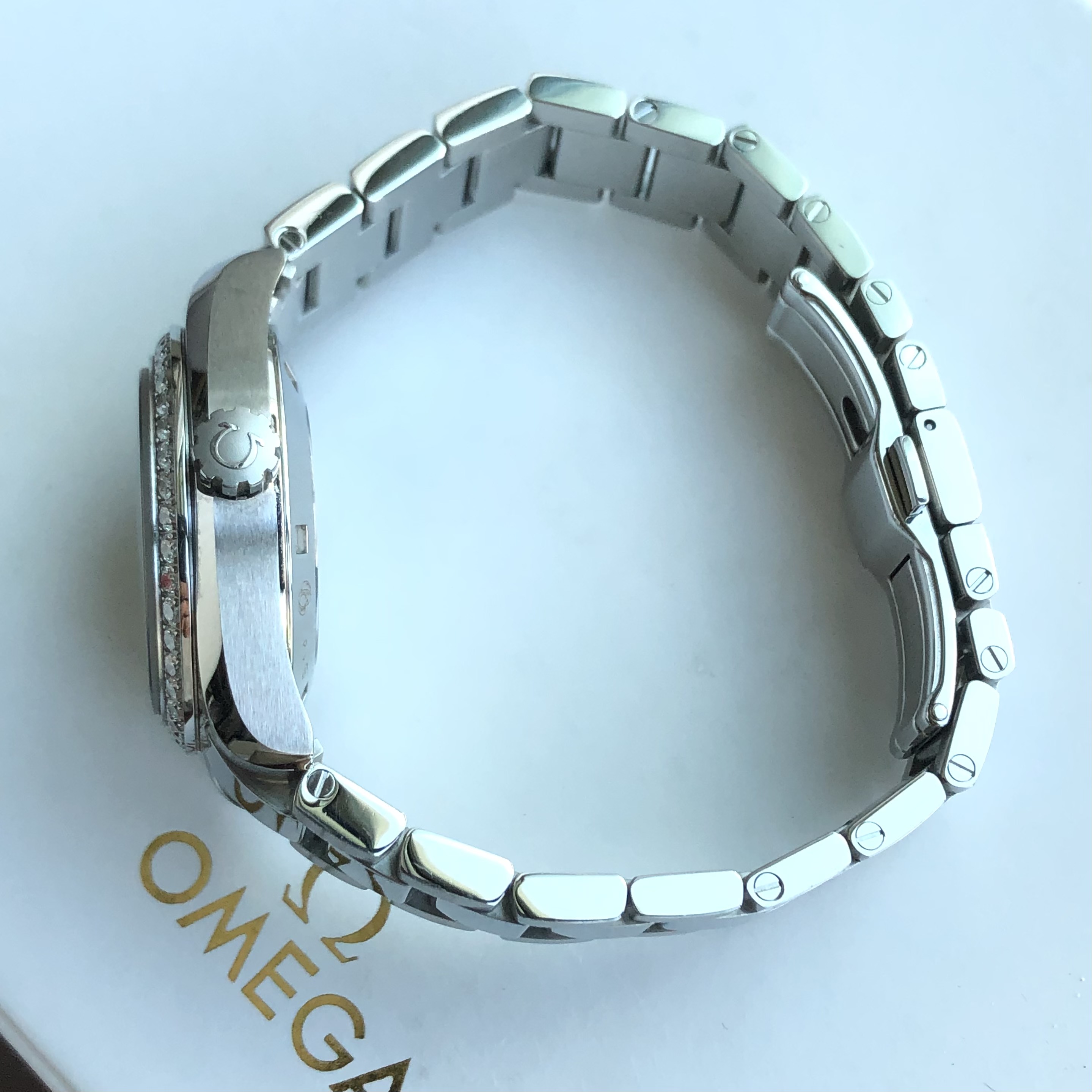 Omega 220.15.34.20.57.001 detail 6