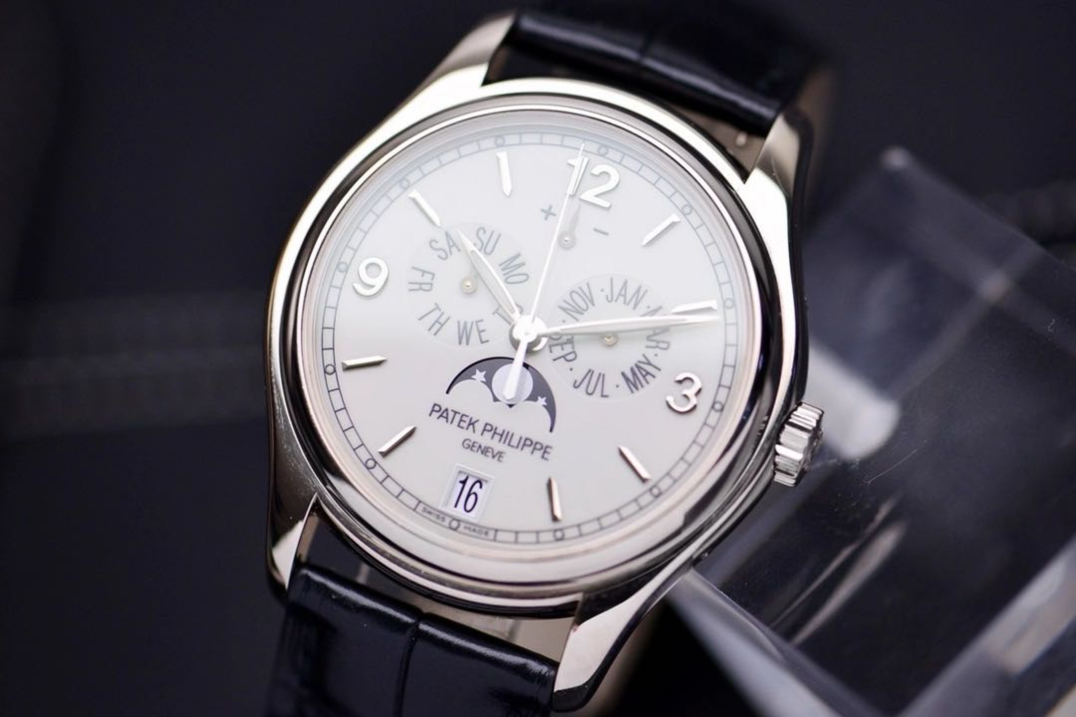 Patek Philippe 5146G-001 detail 2