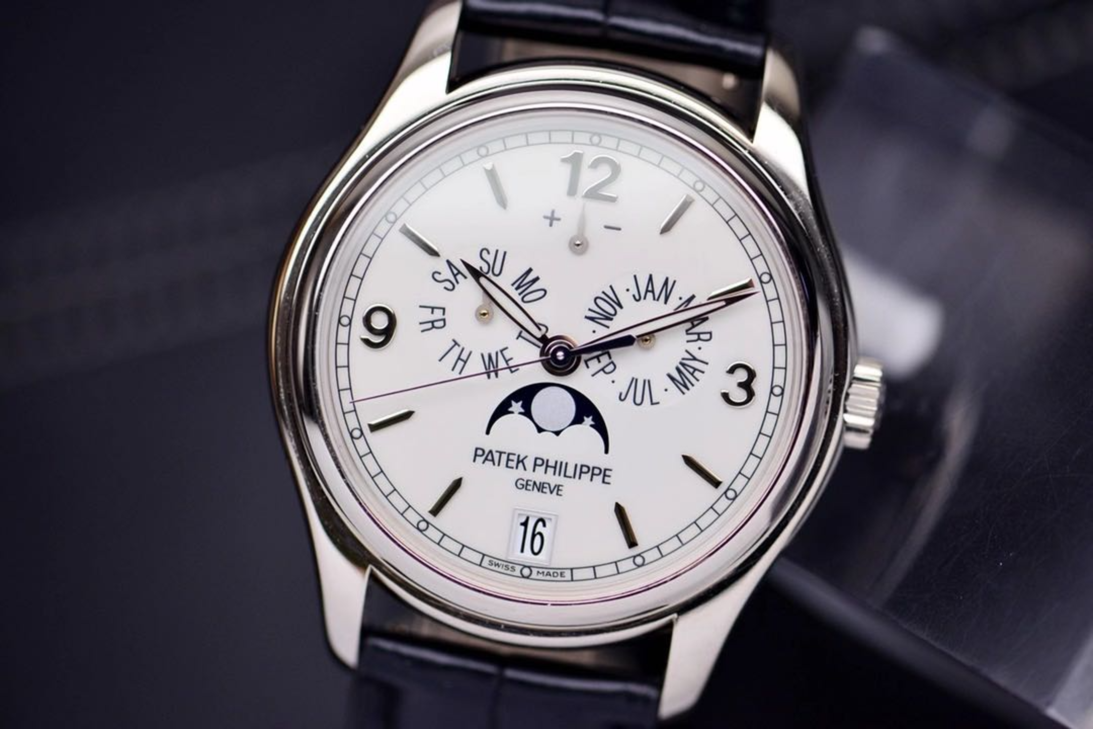 Patek Philippe 5146G-001 detail 3