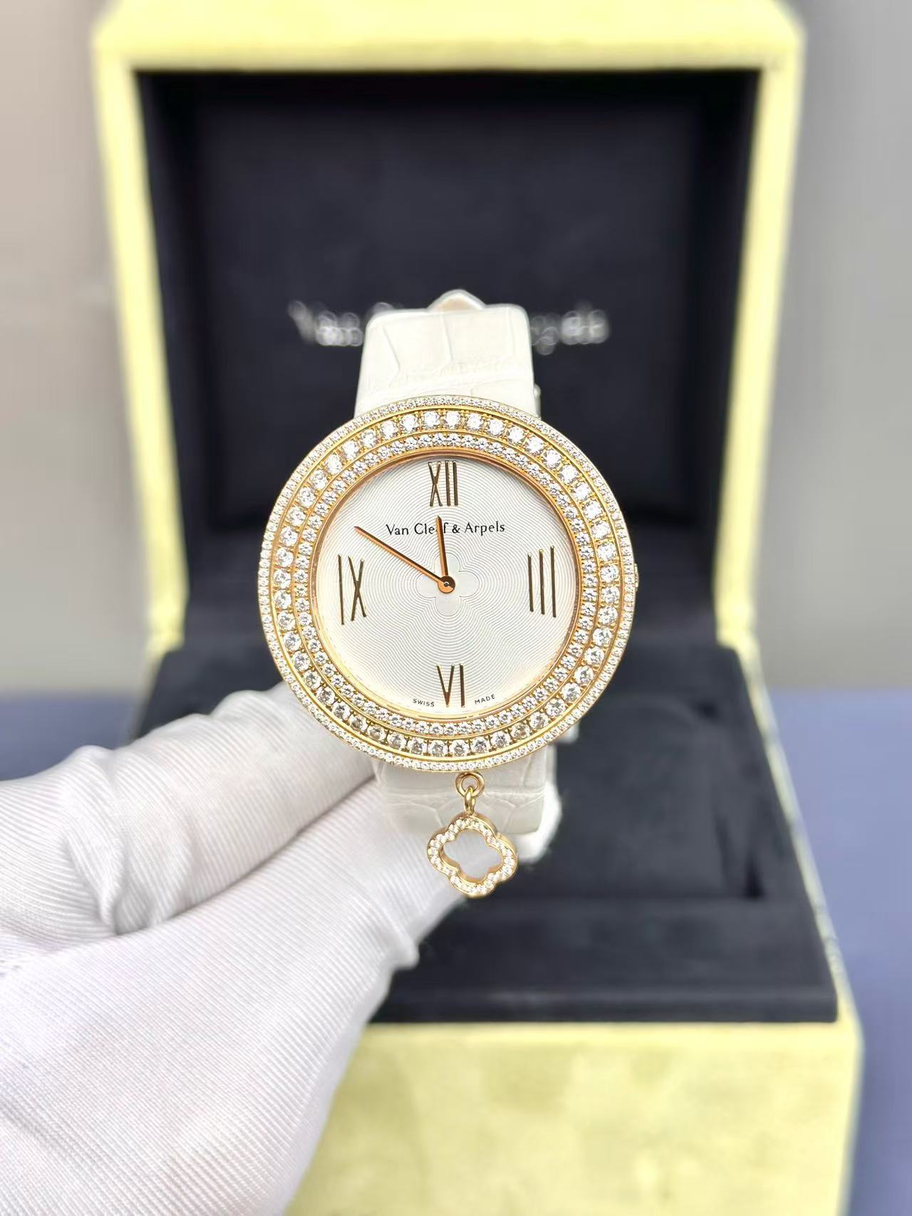 Van Cleef & Arpels VCARM93600