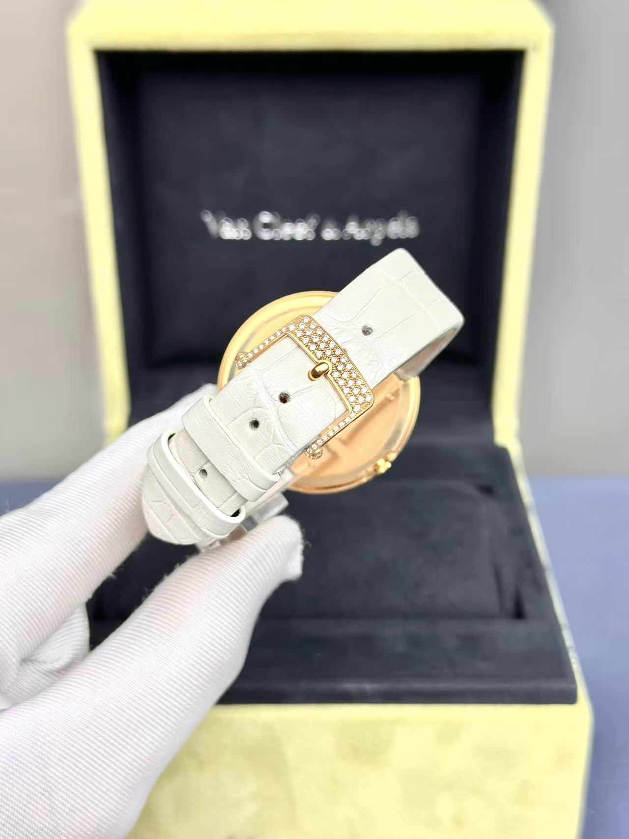 Van Cleef & Arpels VCARM93600 detail 2