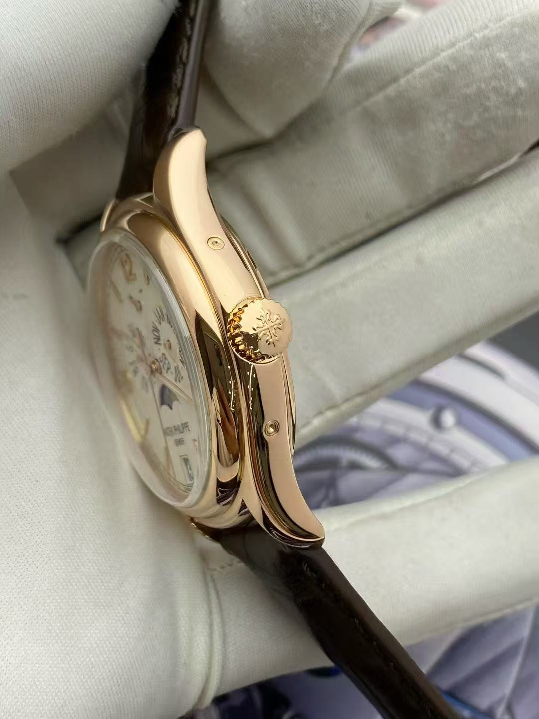 Patek Philippe 5146R detail 4