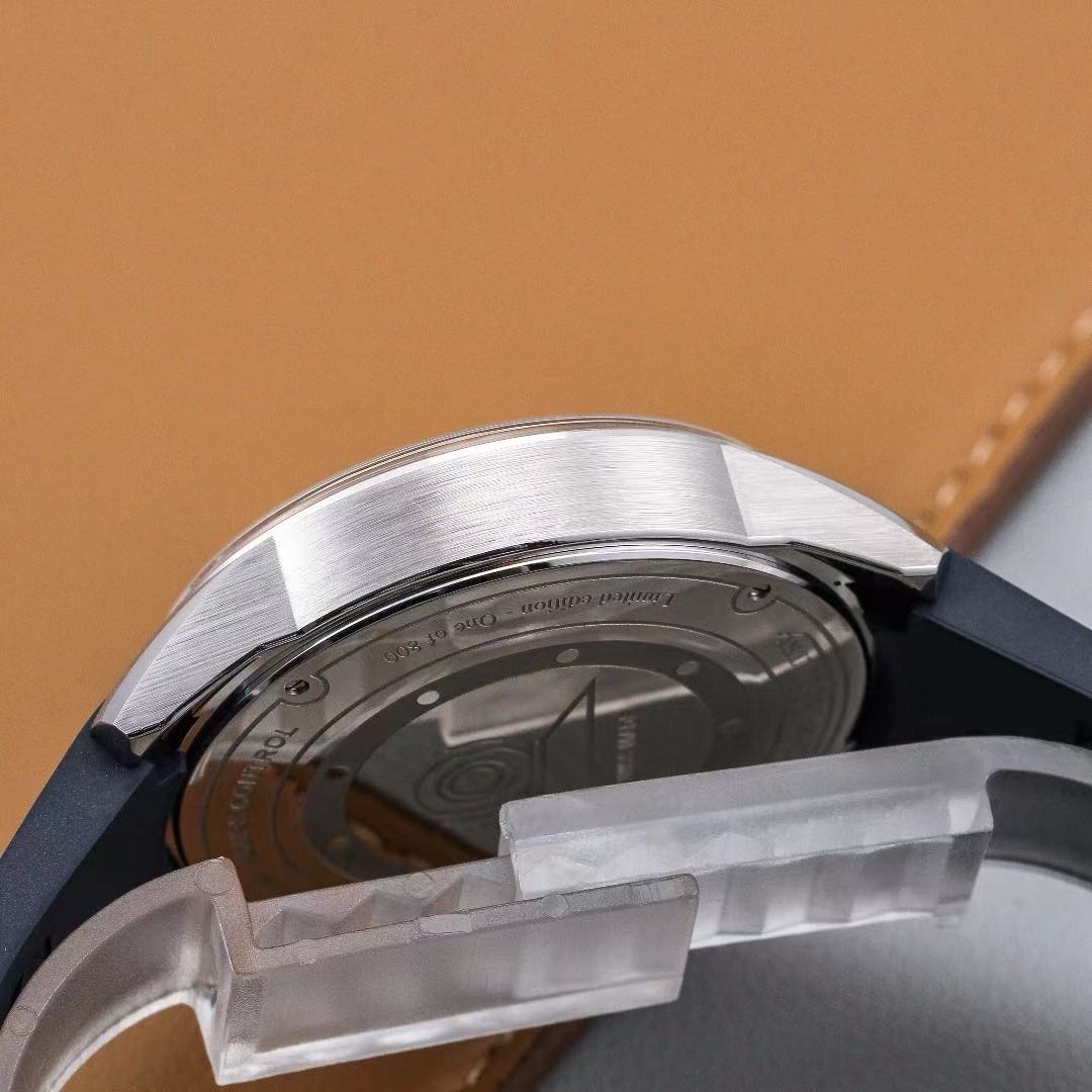 Jaeger-LeCoultre 9068681 detail 5