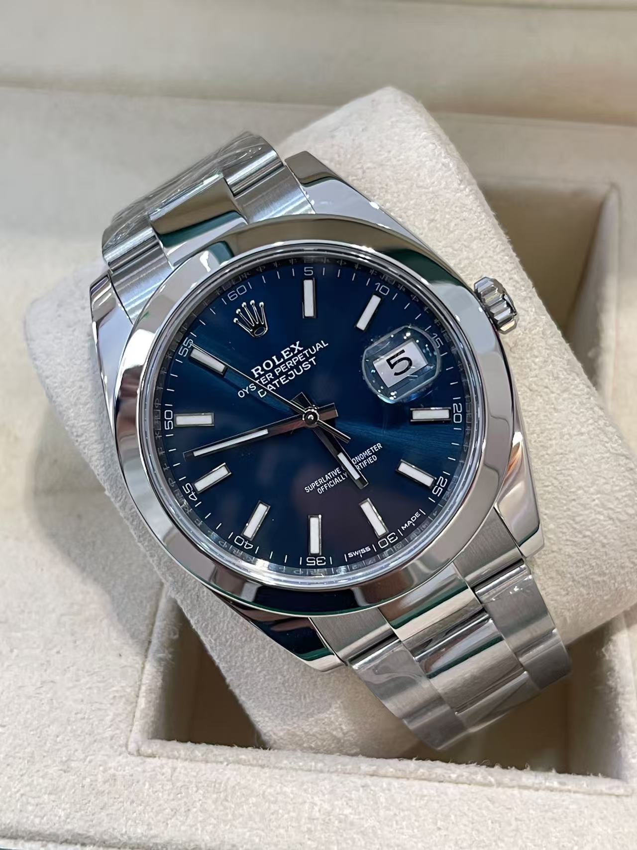 Rolex 126300 detail 1