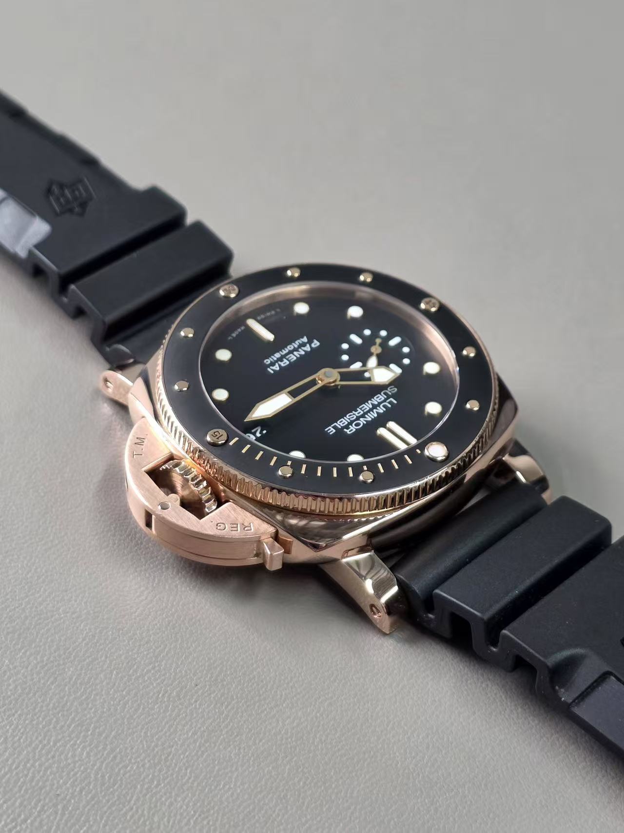 Panerai PAM00684 detail 1