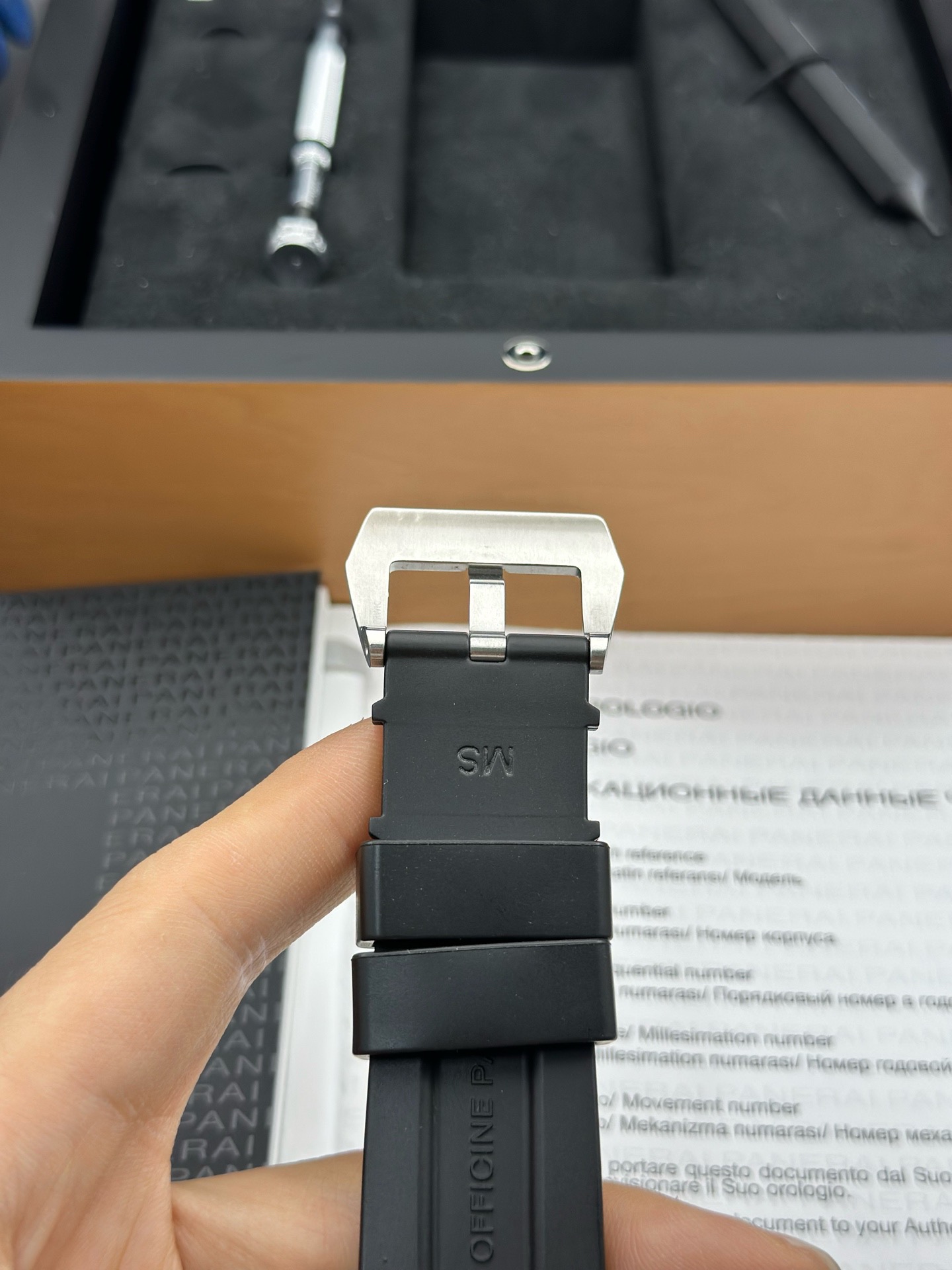 Panerai PAM01359 detail 5