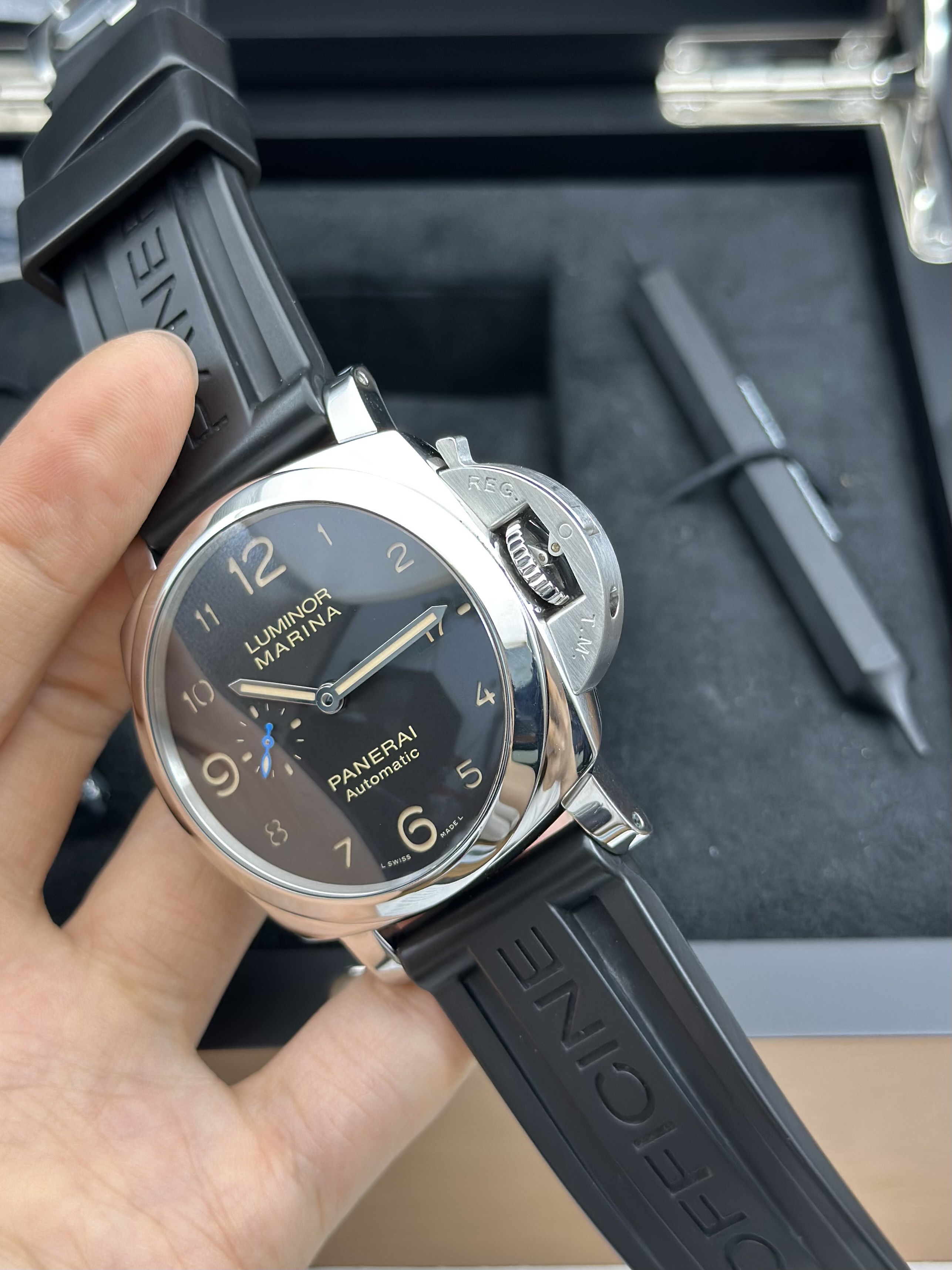 Panerai PAM01359 detail 3