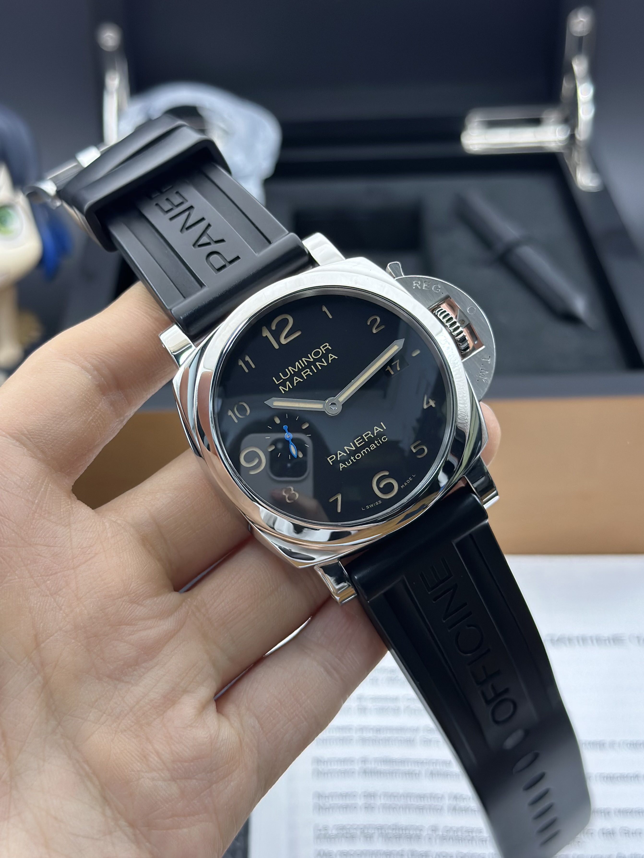 Panerai PAM01359 detail 1