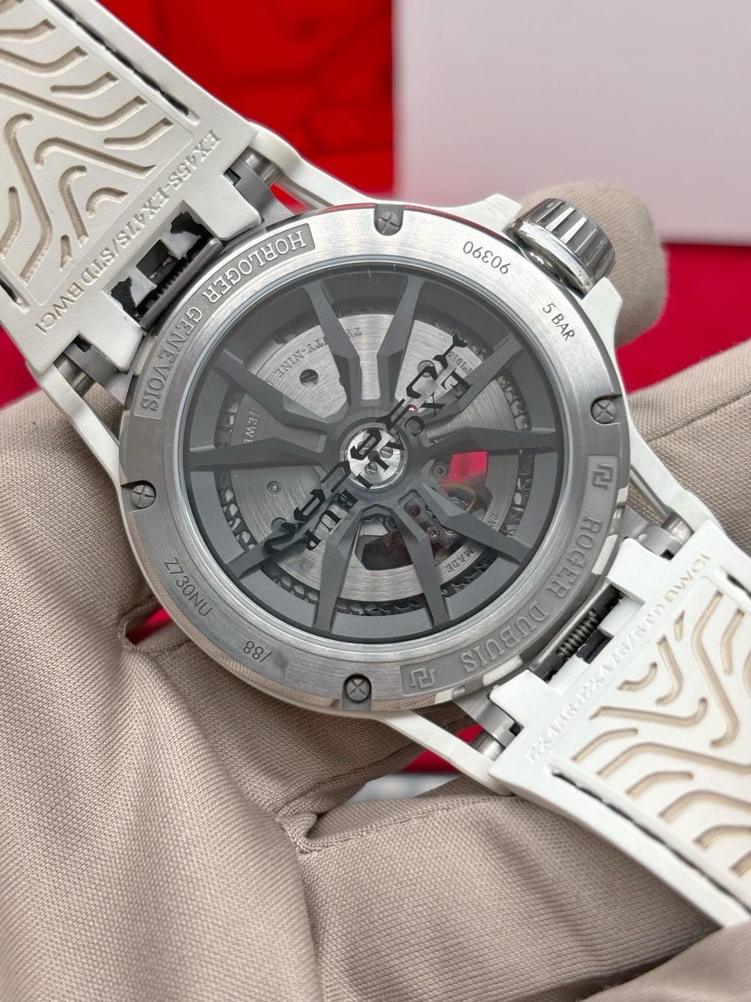 Roger Dubuis RDDBEX0947 detail 5