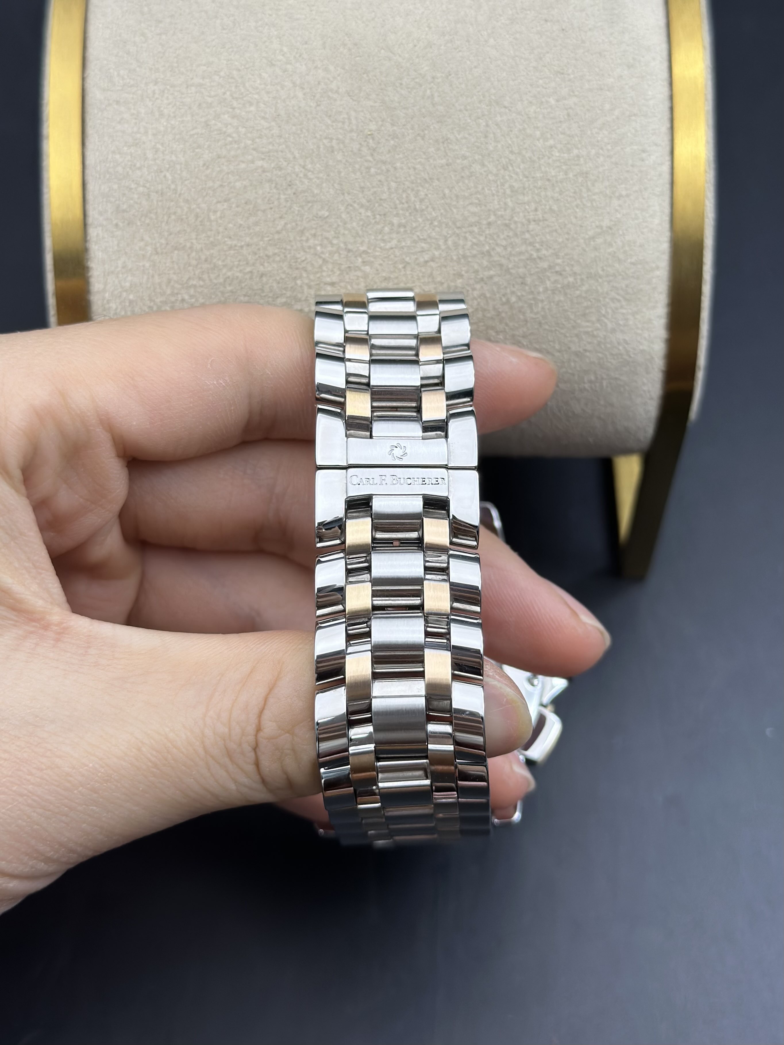 Carl F. Bucherer 00.10611.08.13.21 detail 4