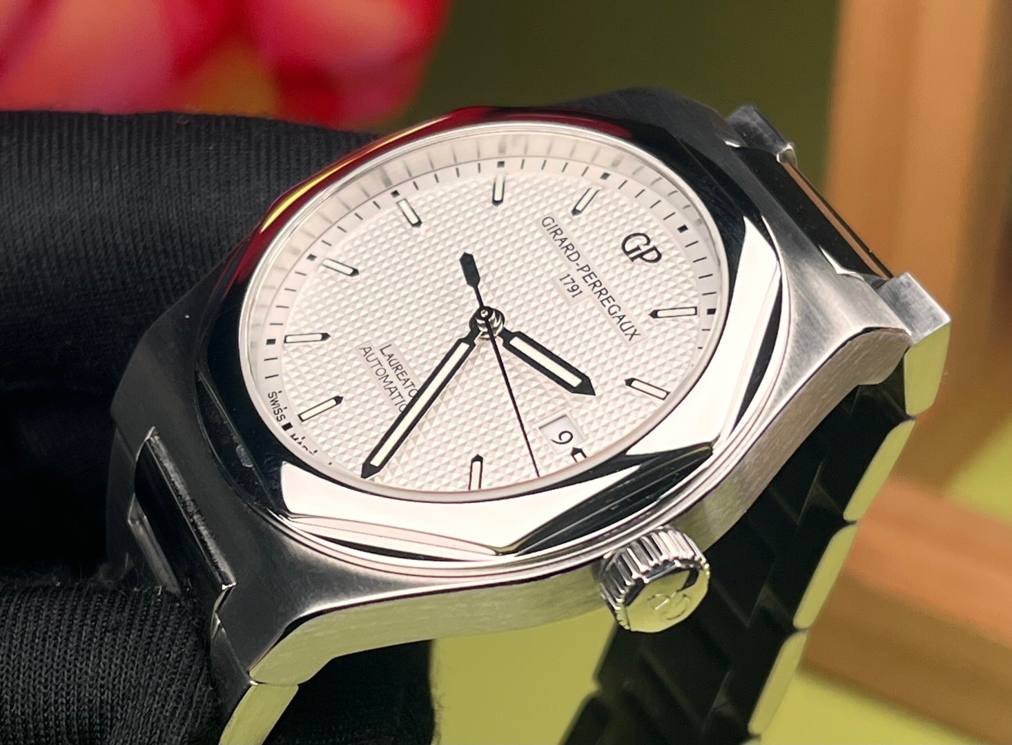 Girard Perregaux 81000-11-131-11A detail 2
