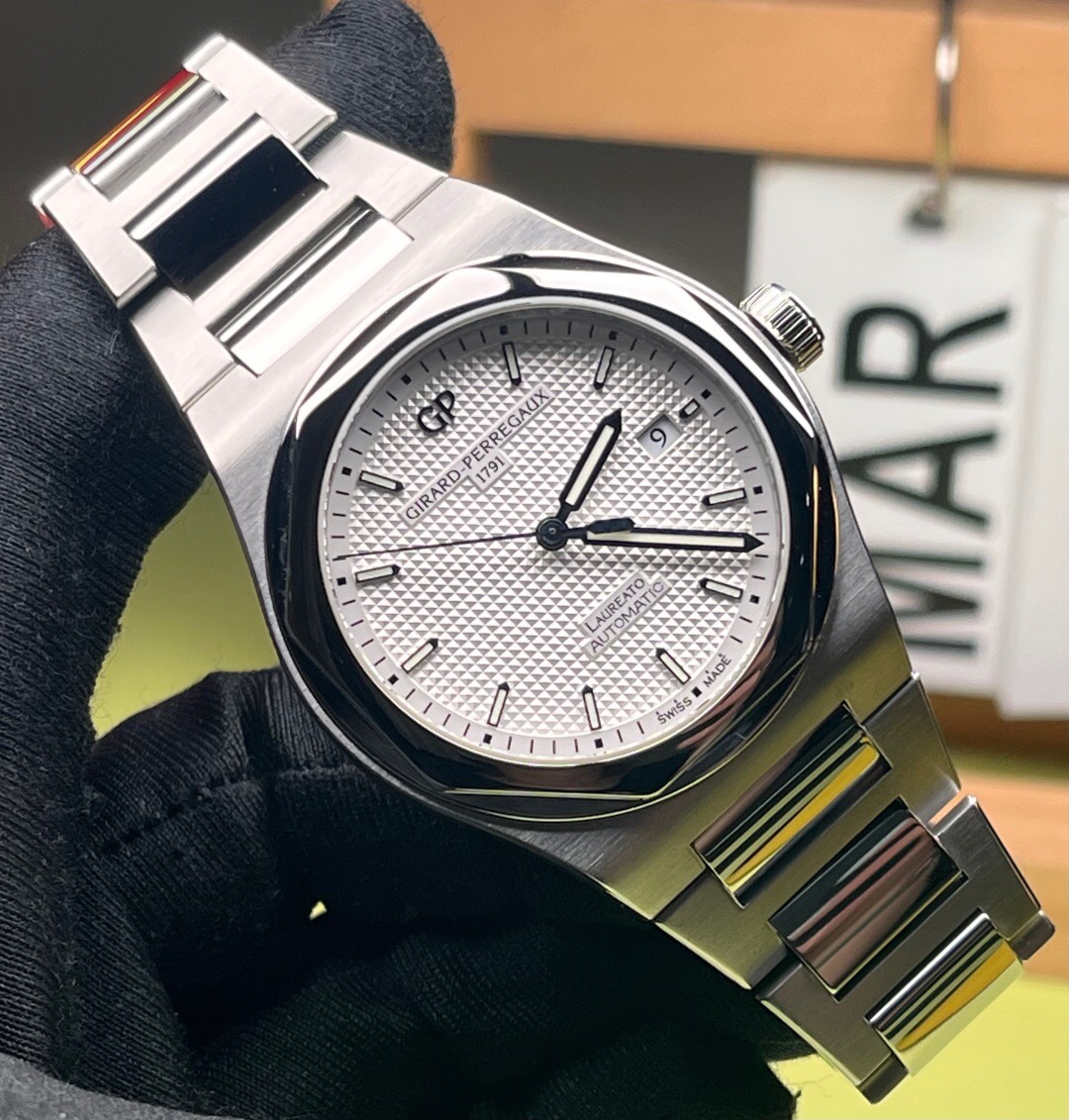 Girard Perregaux 81000-11-131-11A