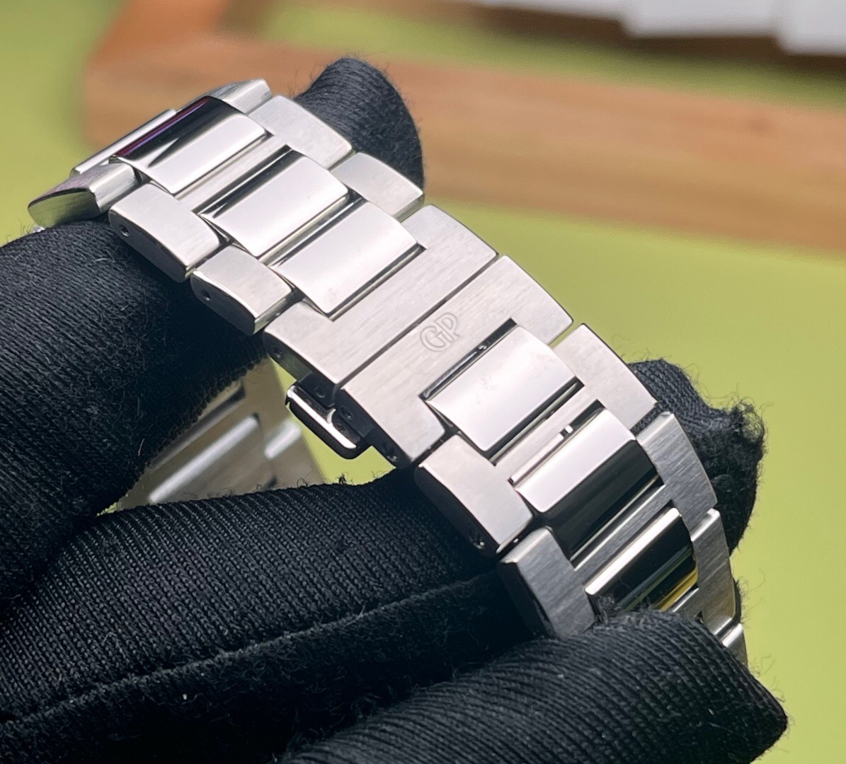 Girard Perregaux 81000-11-131-11A detail 4