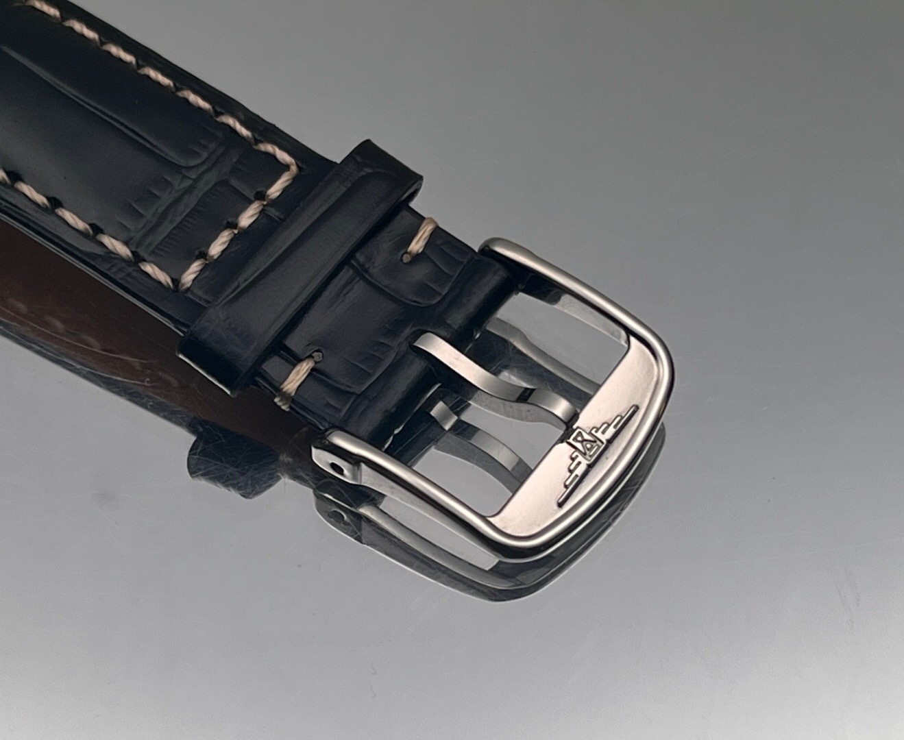 Longines L4.905.4.11.2 detail 2