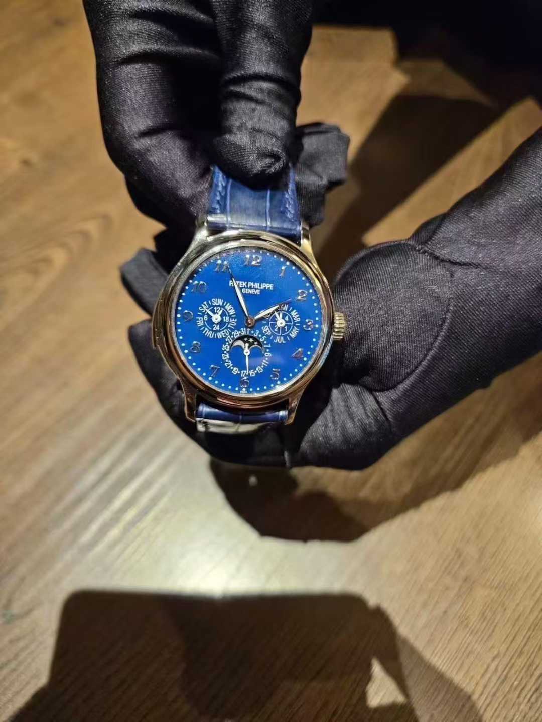 Patek Philippe 5374G detail 1