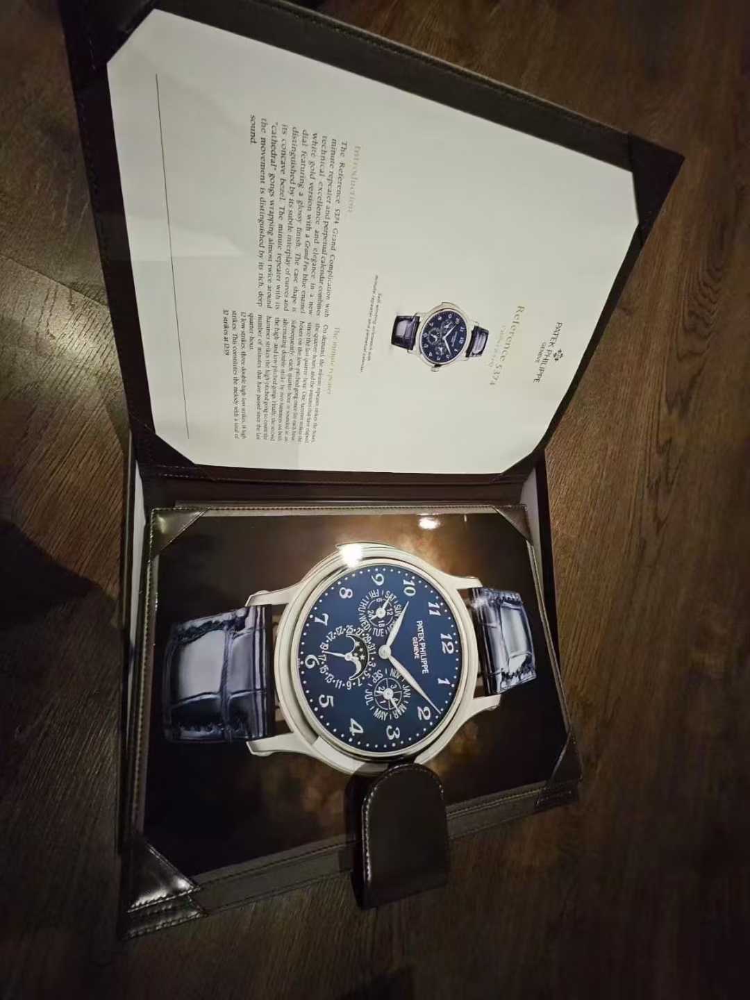 Patek Philippe 5374G detail 3