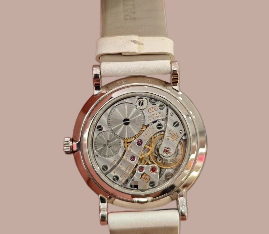 Patek Philippe 7120G-001 detail 1