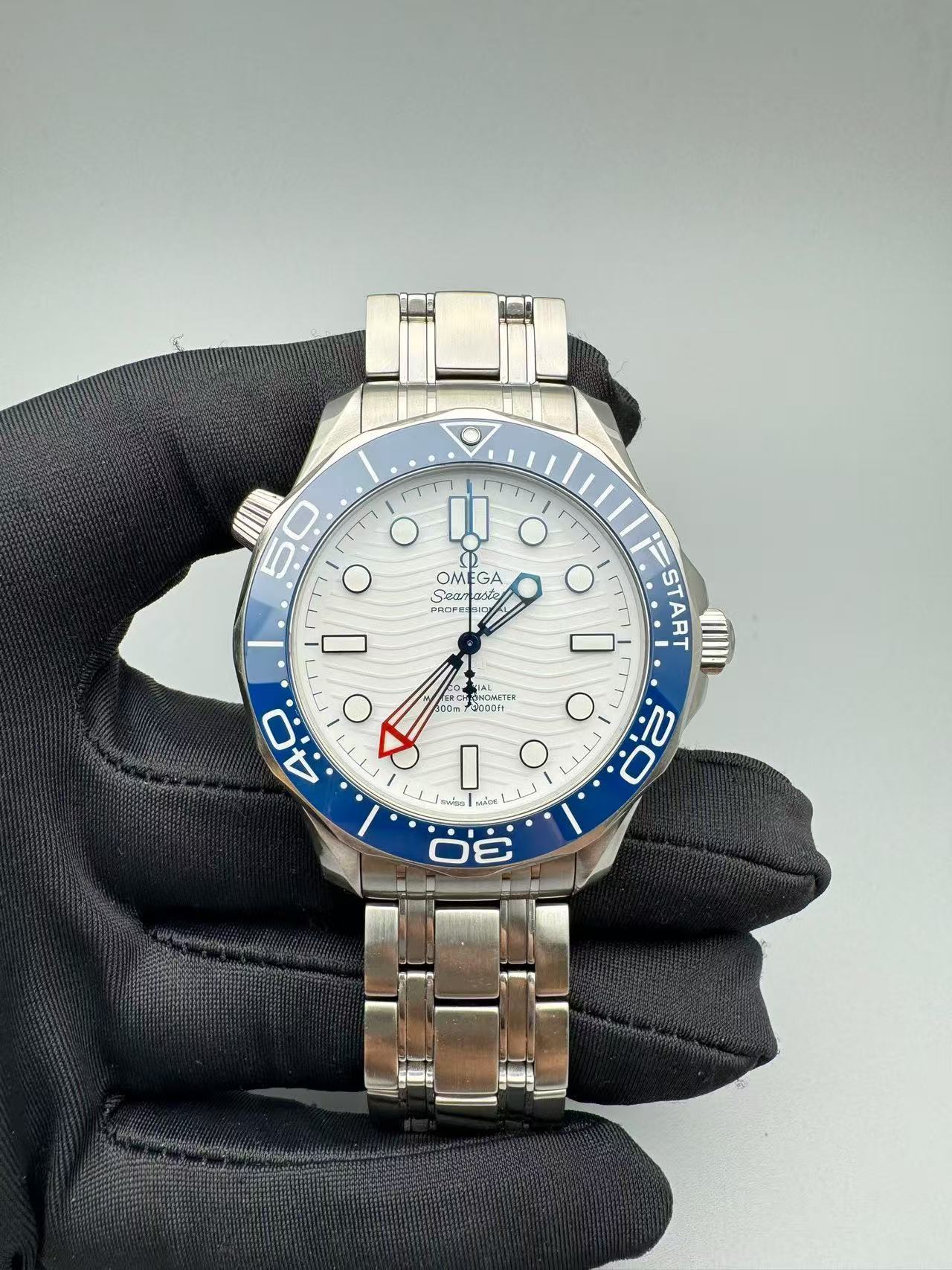 Omega 210.30.42.20.04.002