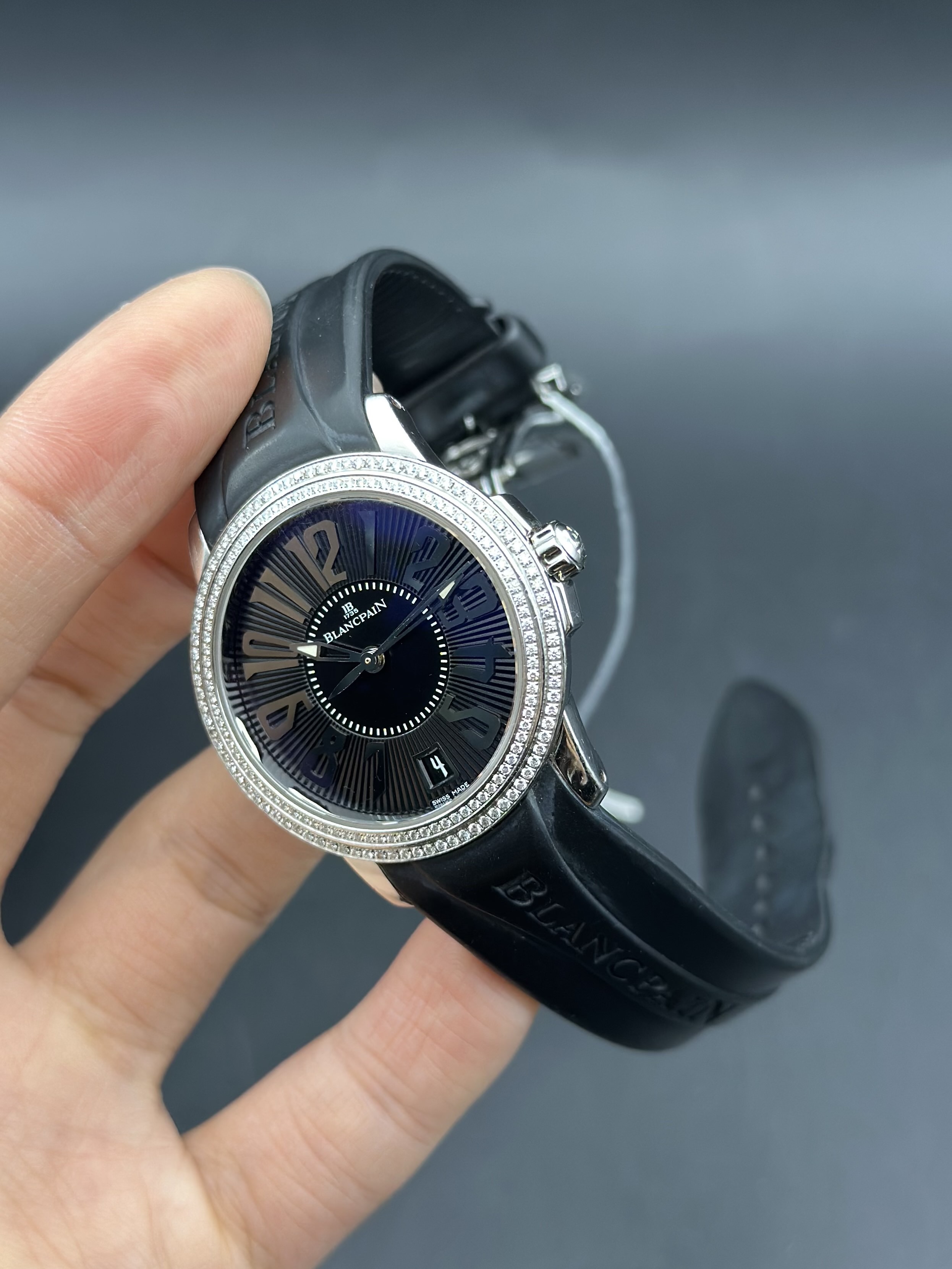 Blancpain 3300-4530-64B detail 3