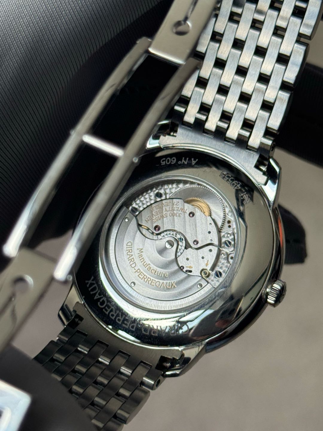 Girard Perregaux 49555-11-131-11A detail 7