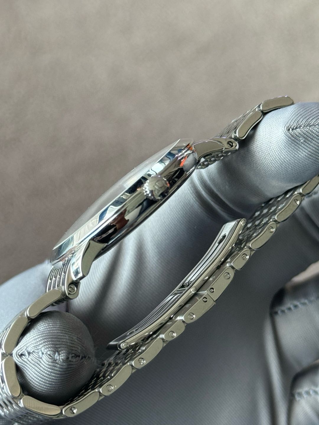 Girard Perregaux 49555-11-131-11A detail 4