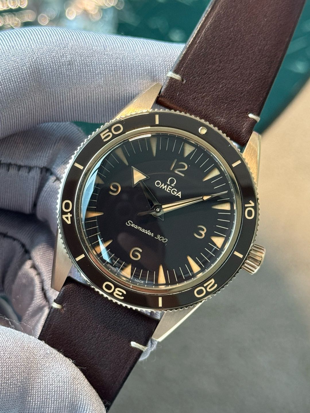 Omega 234.92.41.21.10.001 detail 3