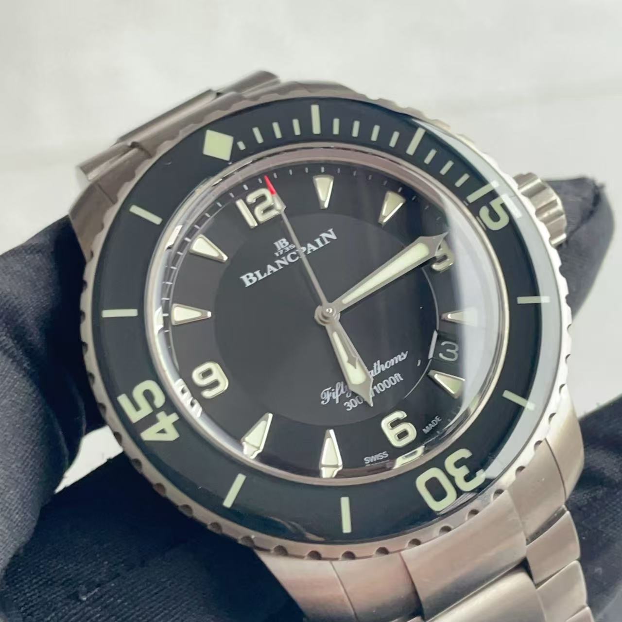 Blancpain 5015-12B30-98 detail 1