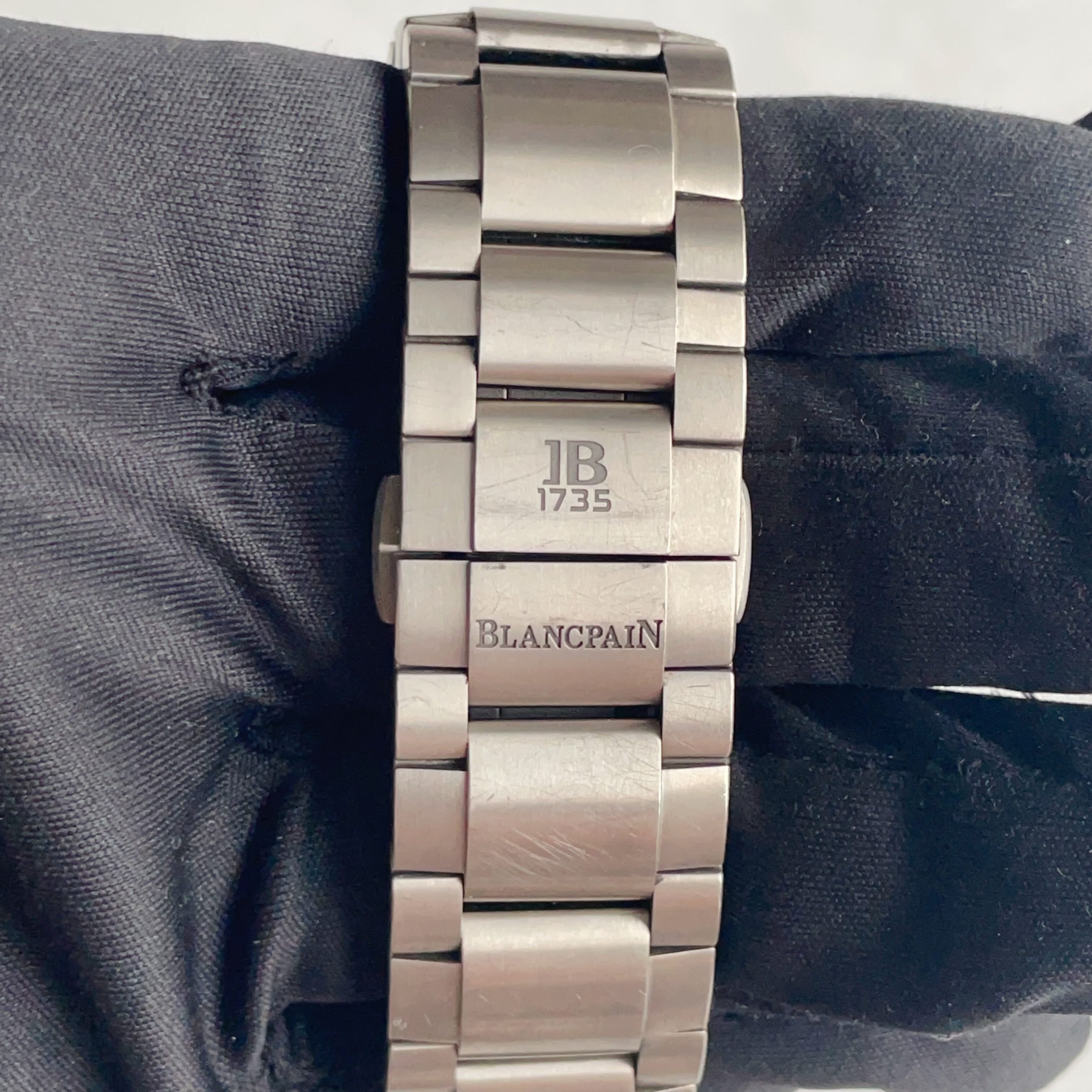 Blancpain 5015-12B30-98 detail 5