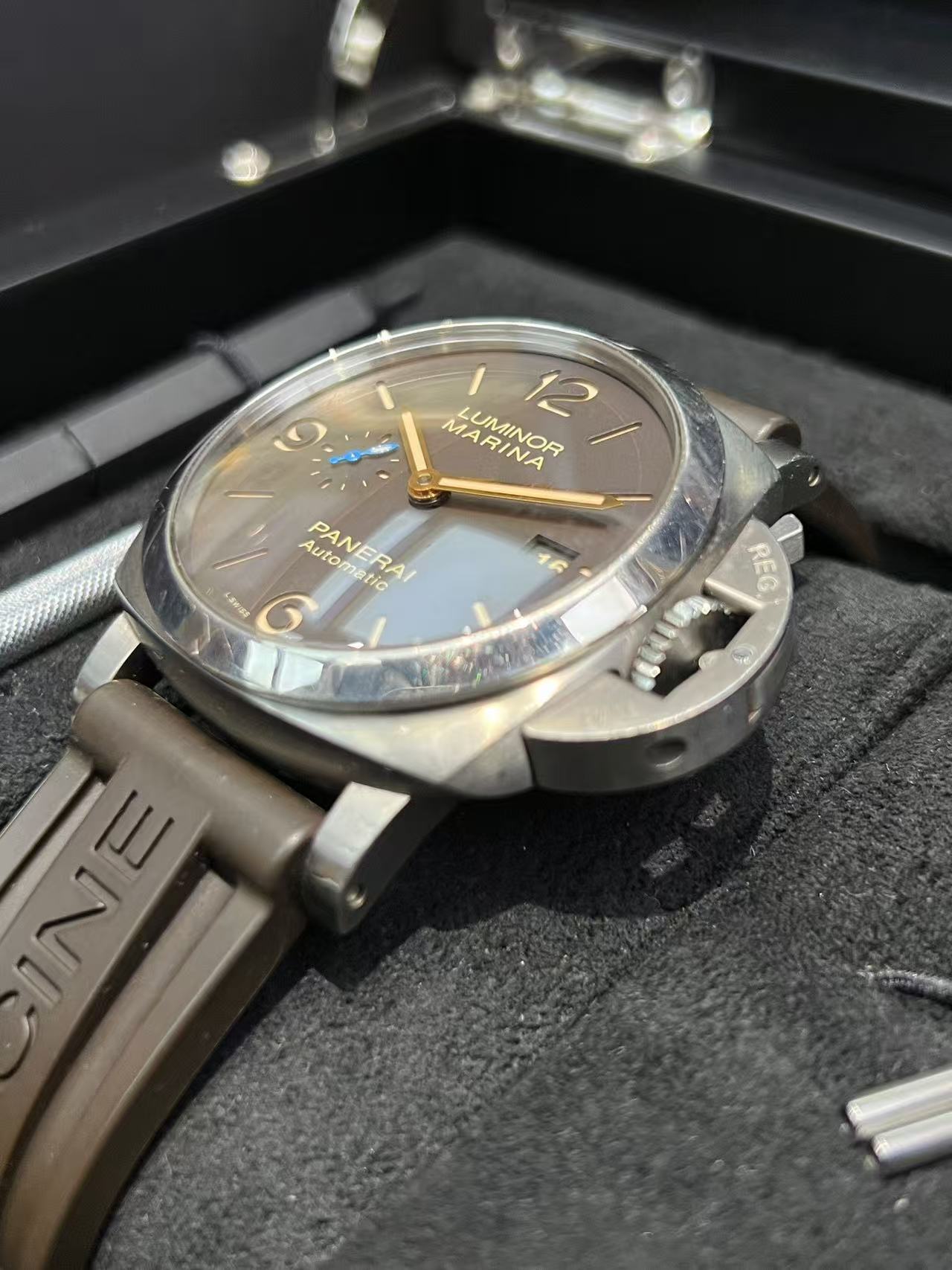 Panerai PAM01351 detail 2