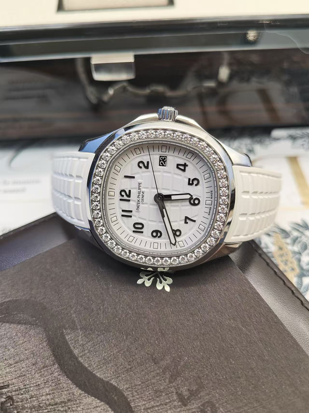 Patek Philippe 5267 / 200A-010 detail 2