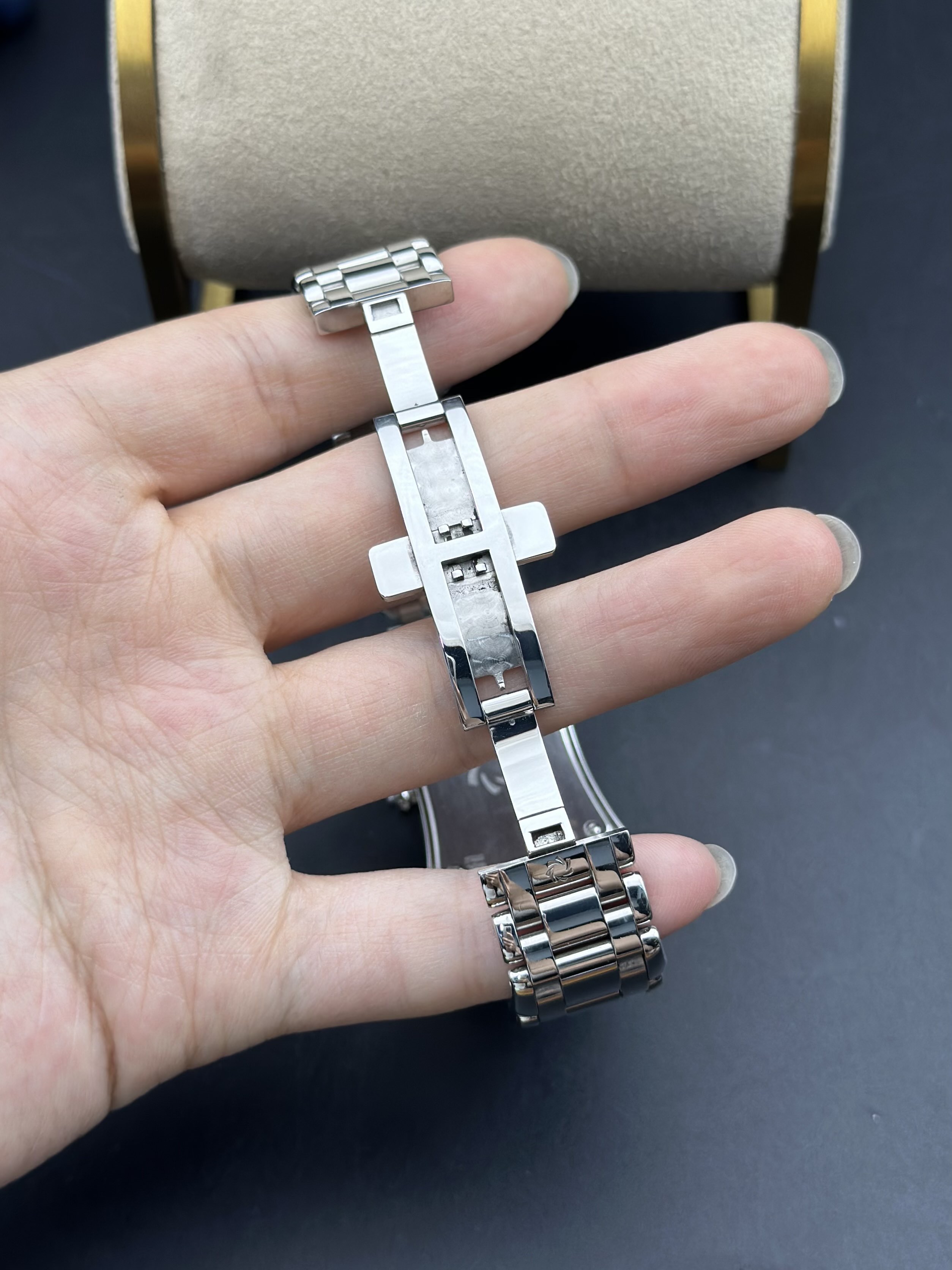 Carl F. Bucherer 00.10705.08.92.21 detail 4