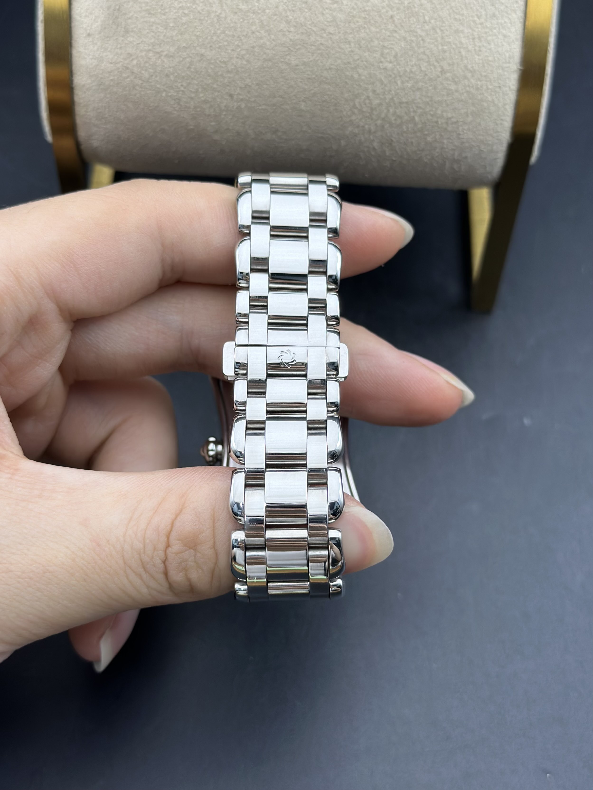 Carl F. Bucherer 00.10705.08.92.21 detail 3