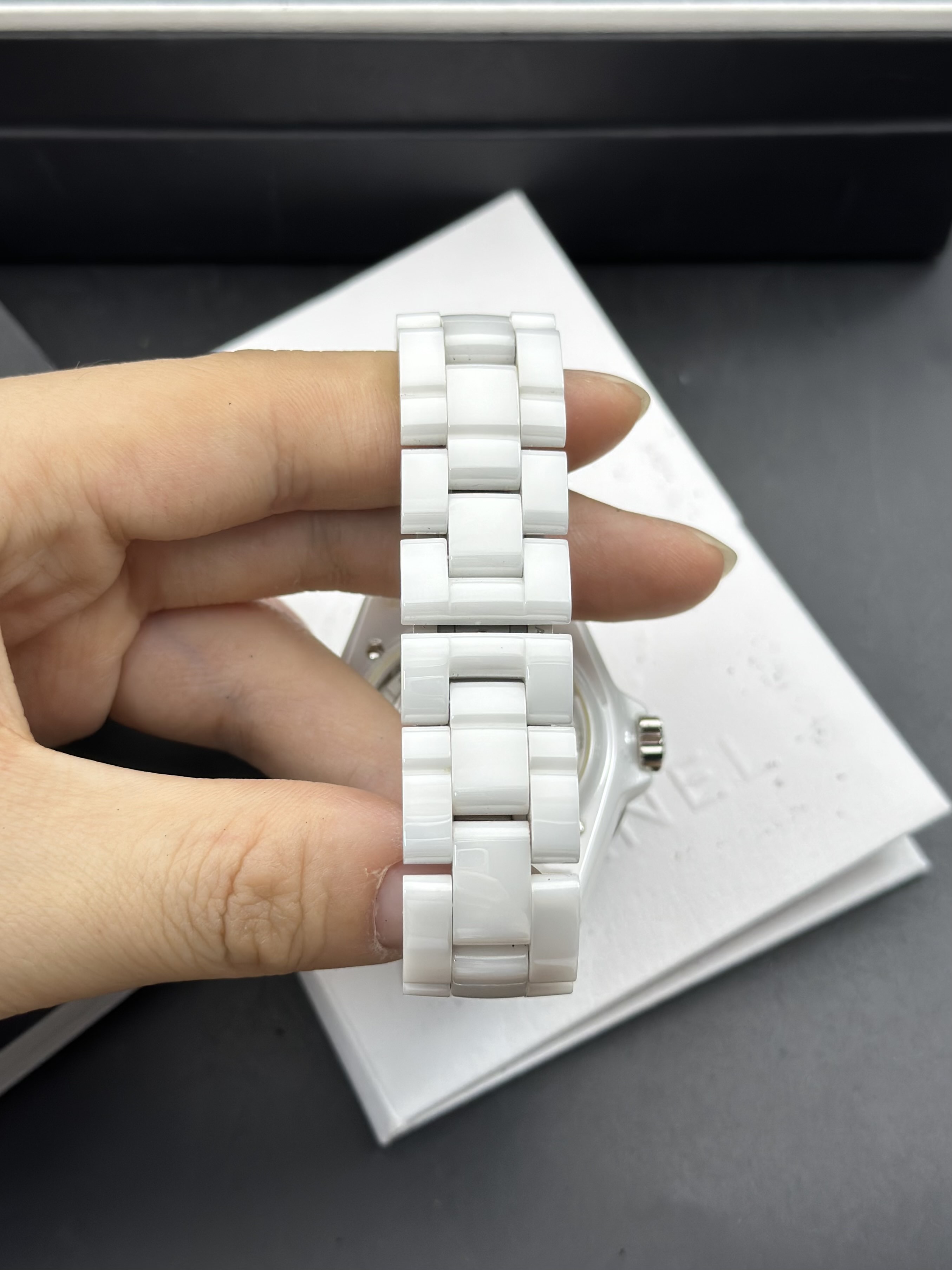 Chanel H5700 detail 3