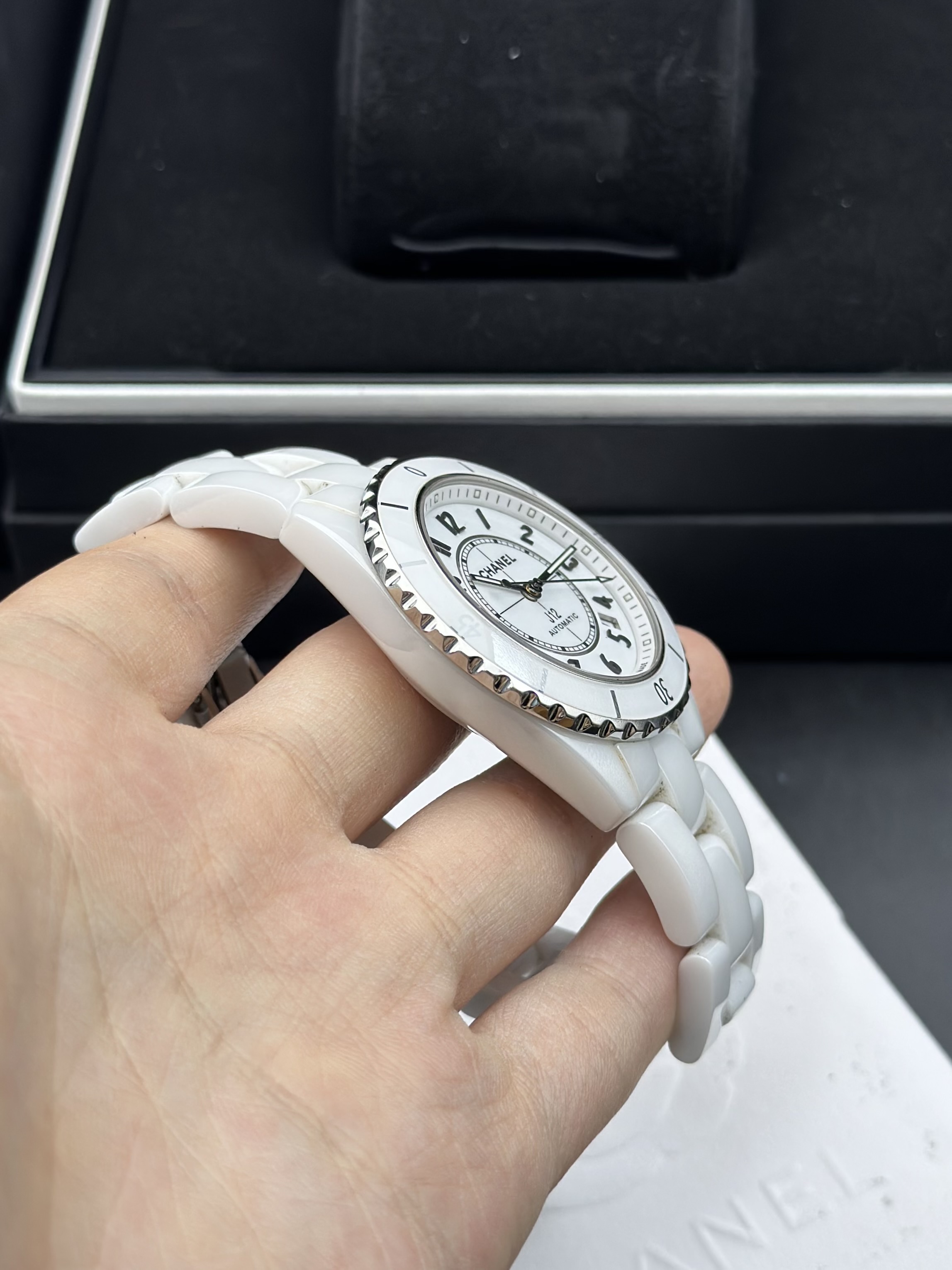 Chanel H5700 detail 2