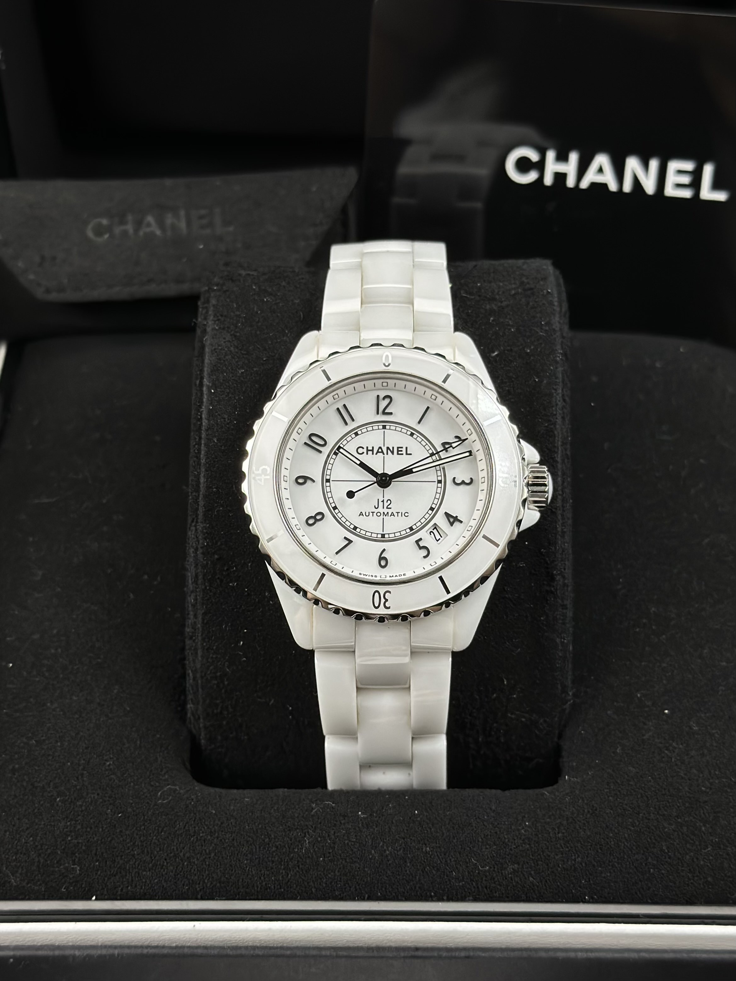 Chanel H5700