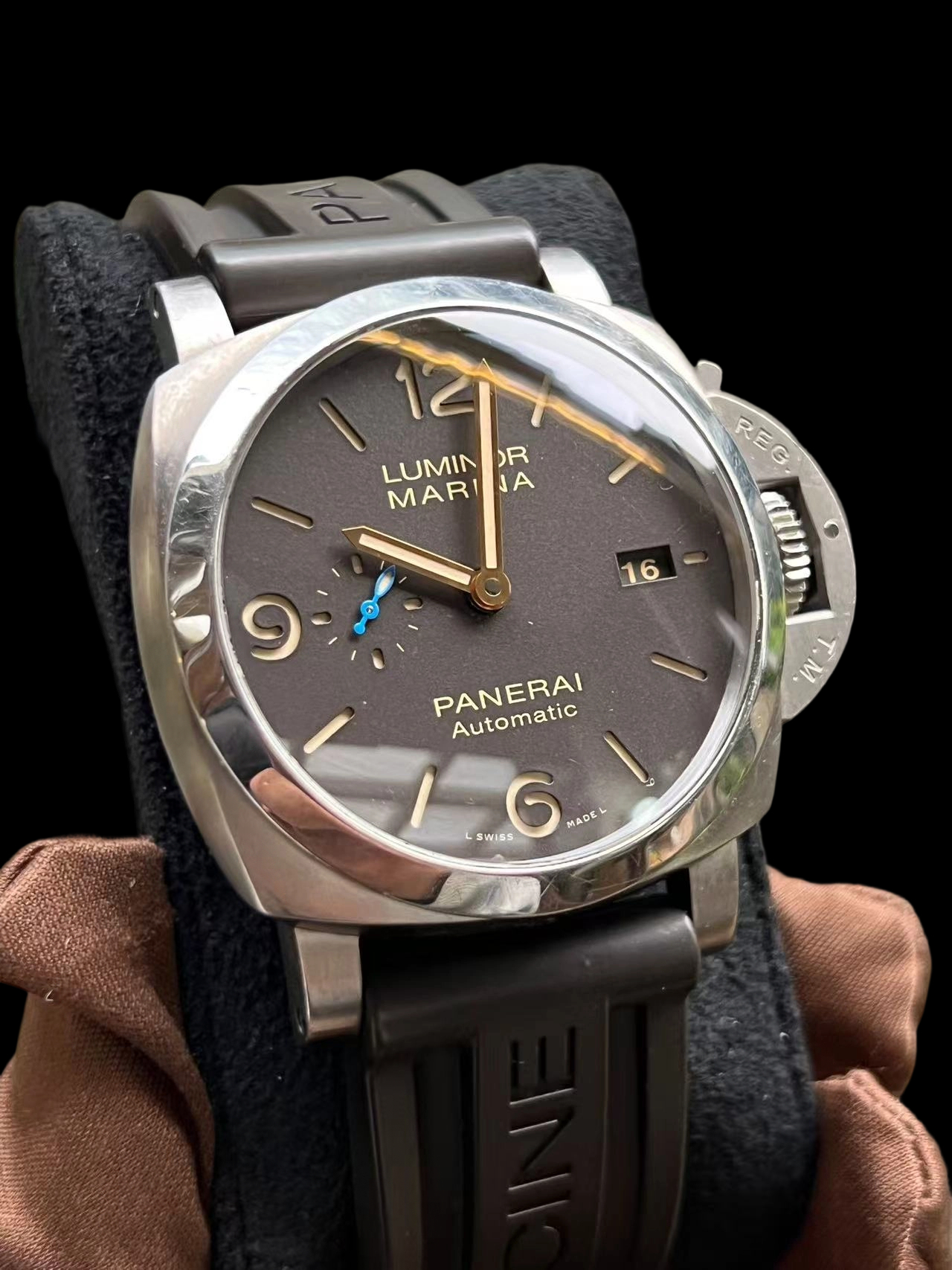 Panerai PAM01351 detail 1