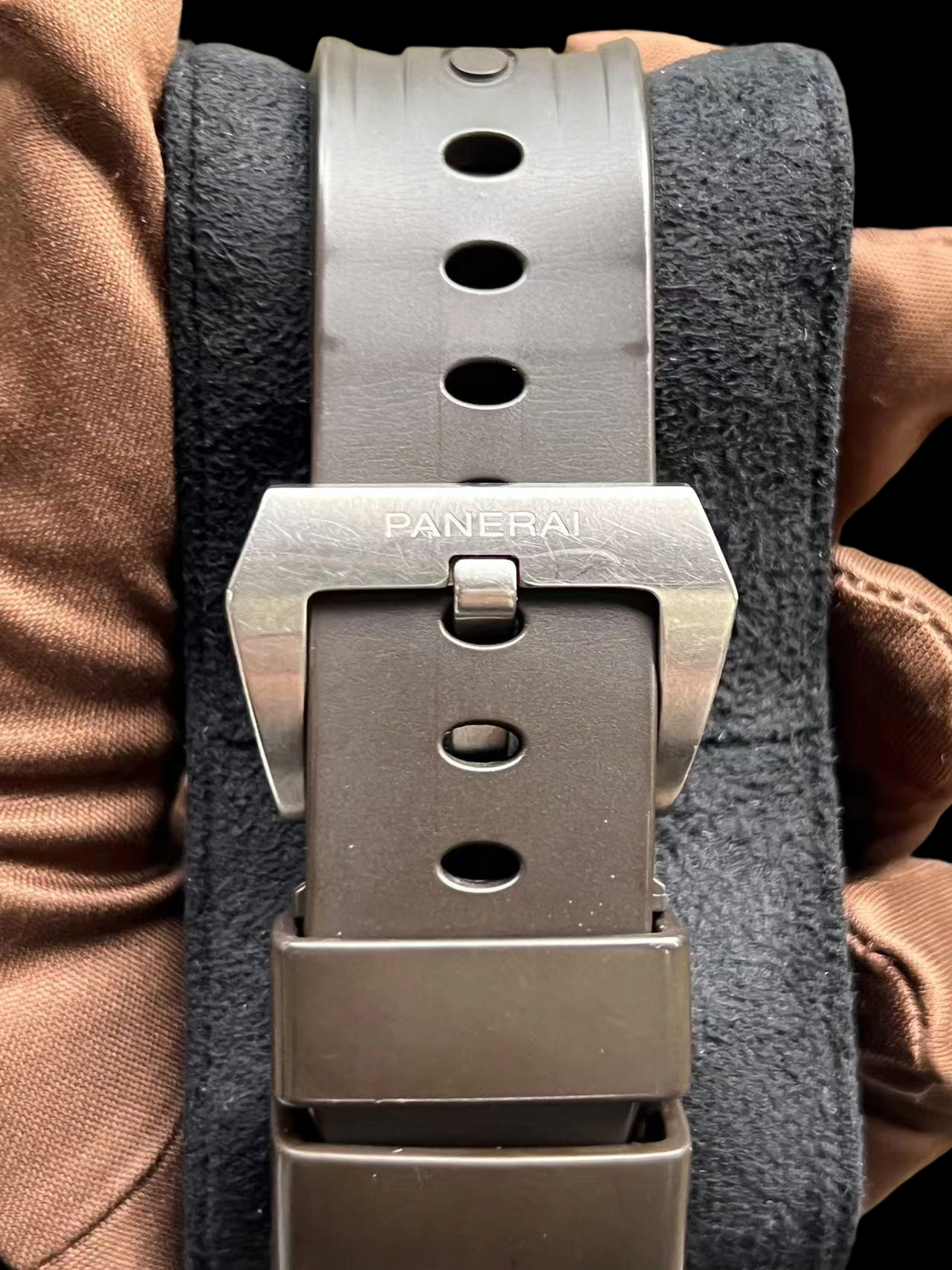 Panerai PAM01351 detail 4