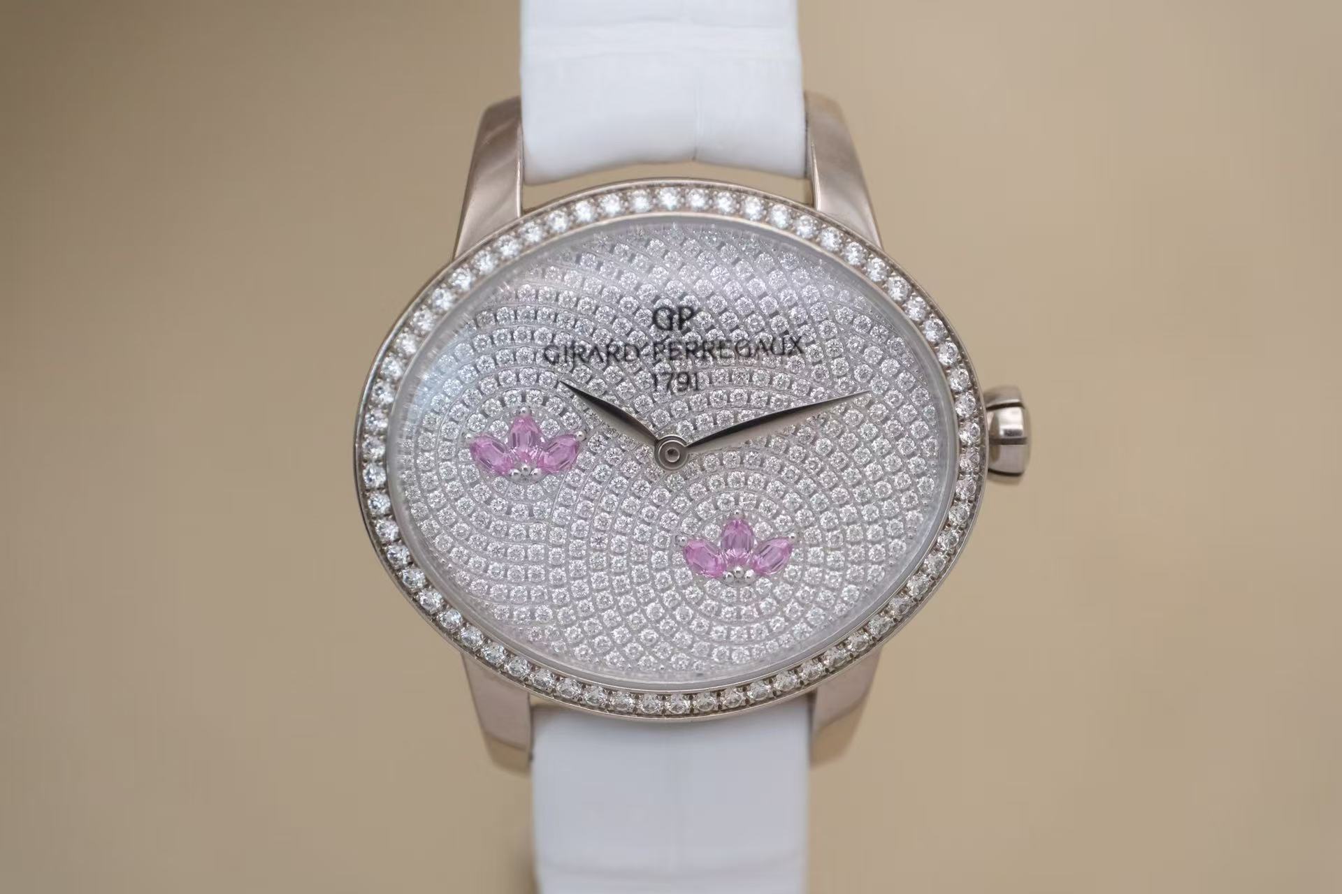 Girard Perregaux 80489D53A1B4-CK9A detail 2