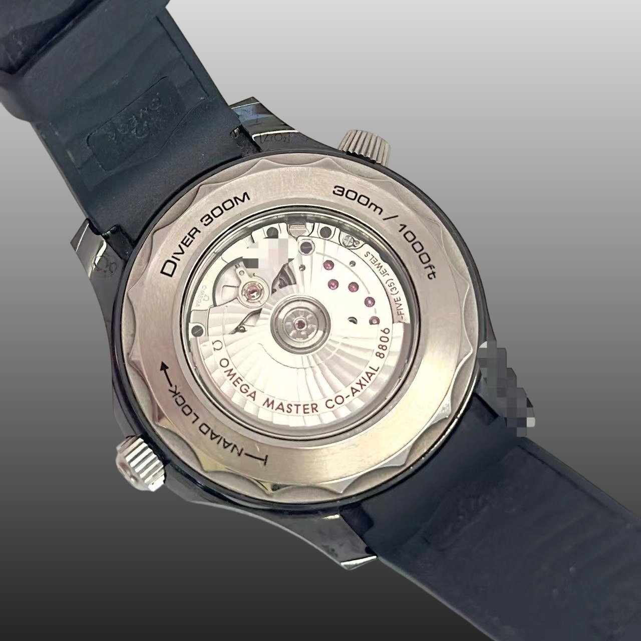 Omega 210.92.44.20.01.001 detail 4