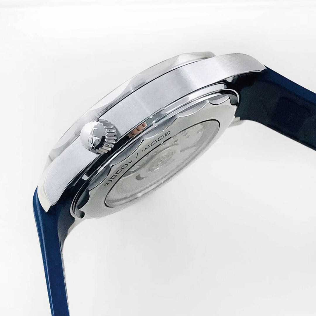 Omega 210.32.42.20.03.001 detail 2