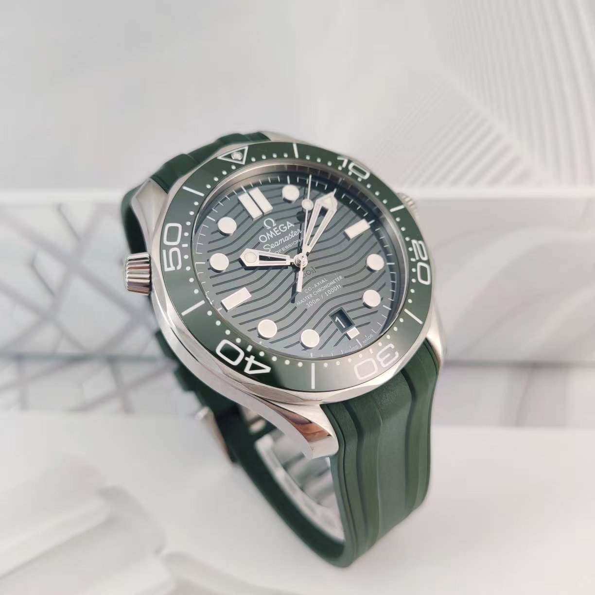 Omega 210.32.42.20.10.001 detail 1