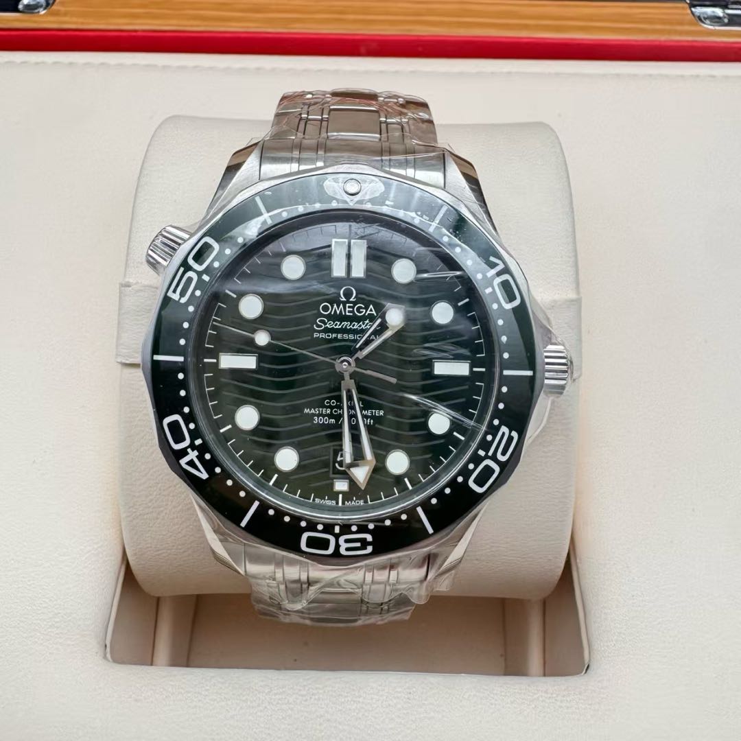 Omega 210.30.42.20.10.001 detail 2