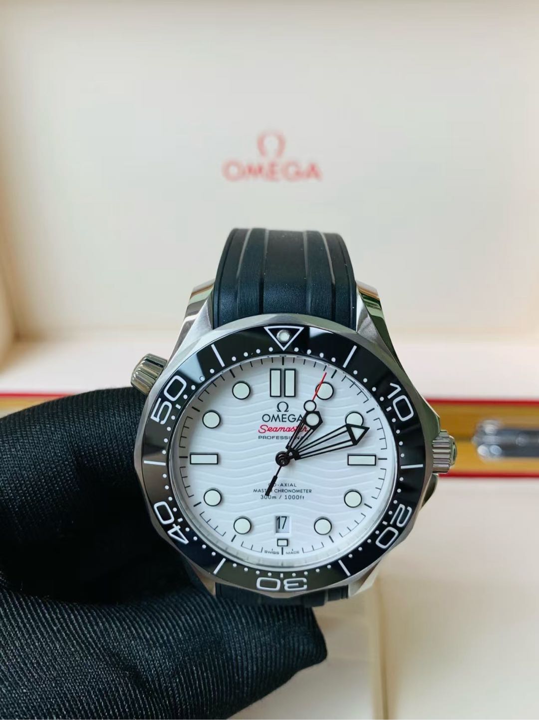 Omega 210.32.42.20.04.001