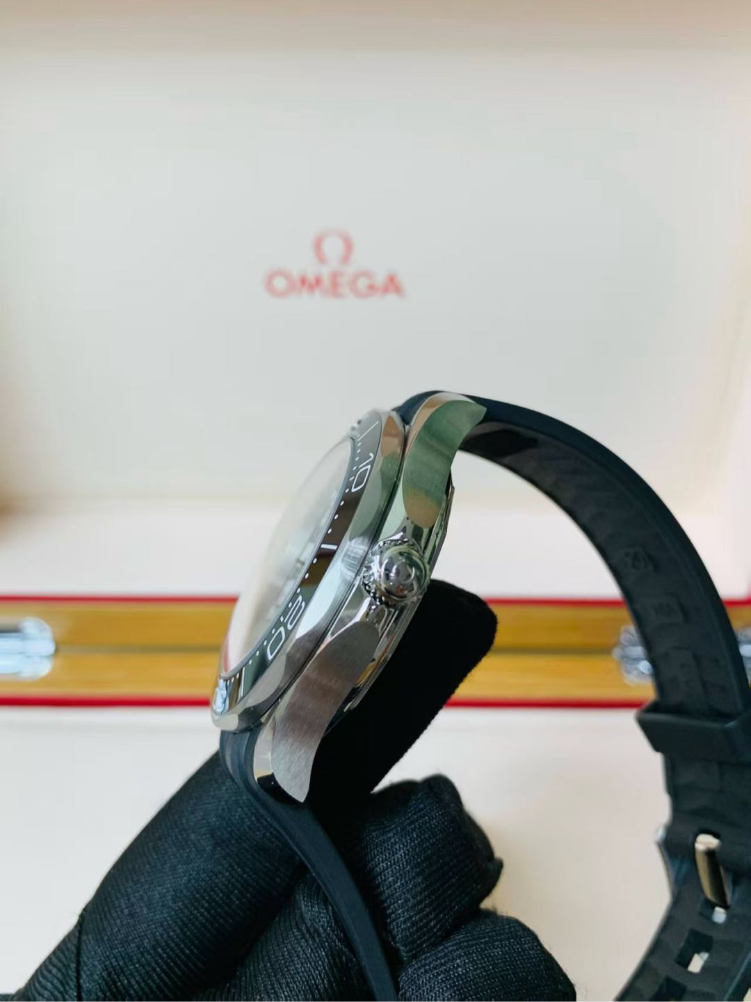 Omega 210.32.42.20.04.001 detail 2