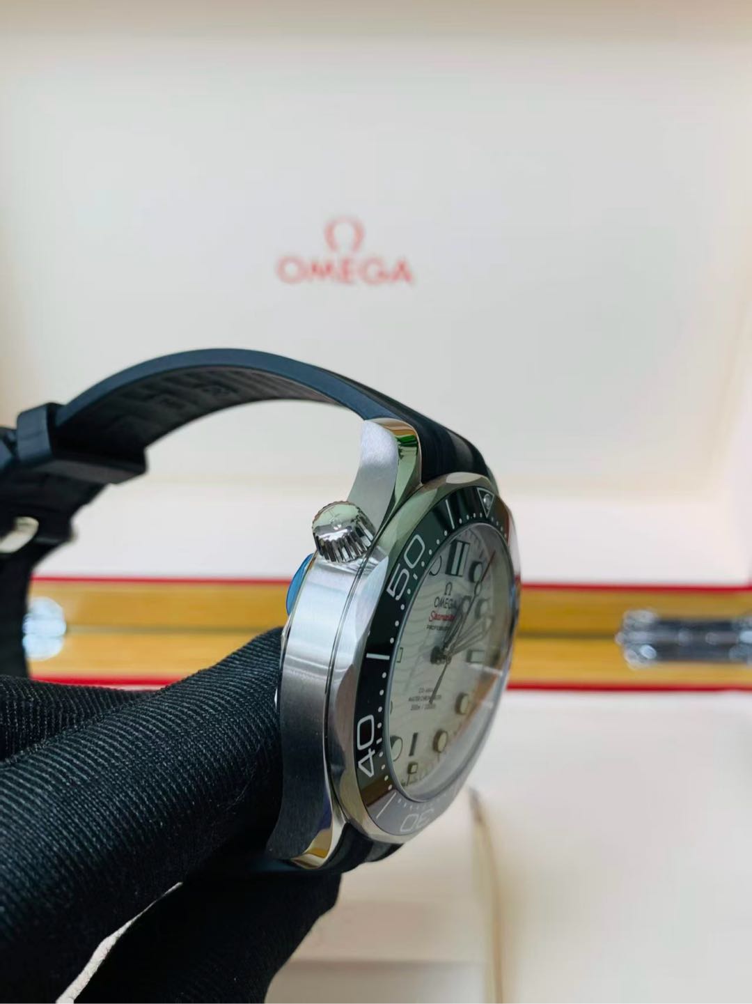 Omega 210.32.42.20.04.001 detail 1