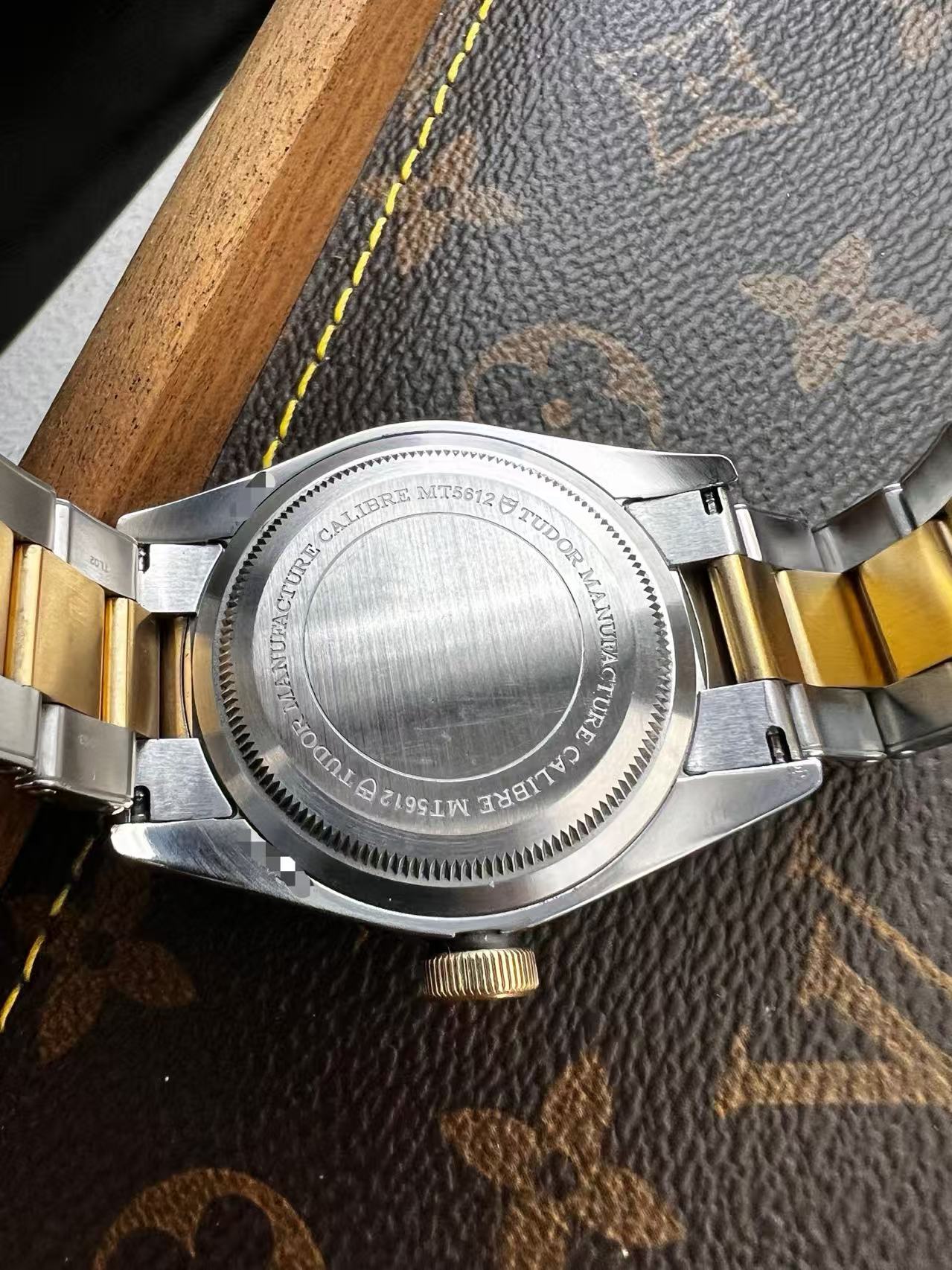 Tudor m79733n-0008 detail 4